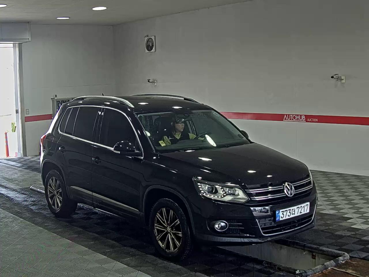 Volkswagen Tiguan 2016 - Image 2