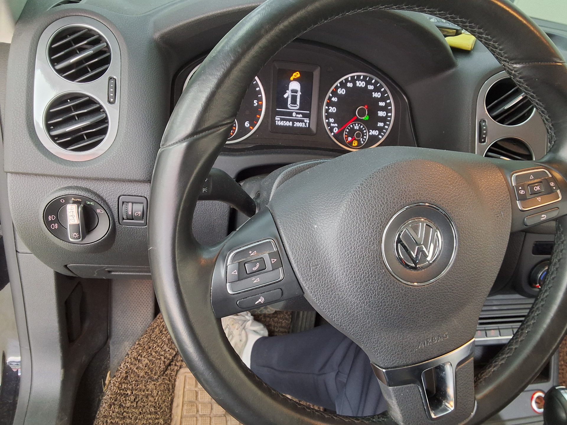 Volkswagen Tiguan - 16