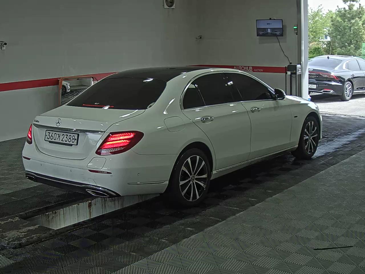 مرسيدس بنز إي كلاس 2019 - صورة 4