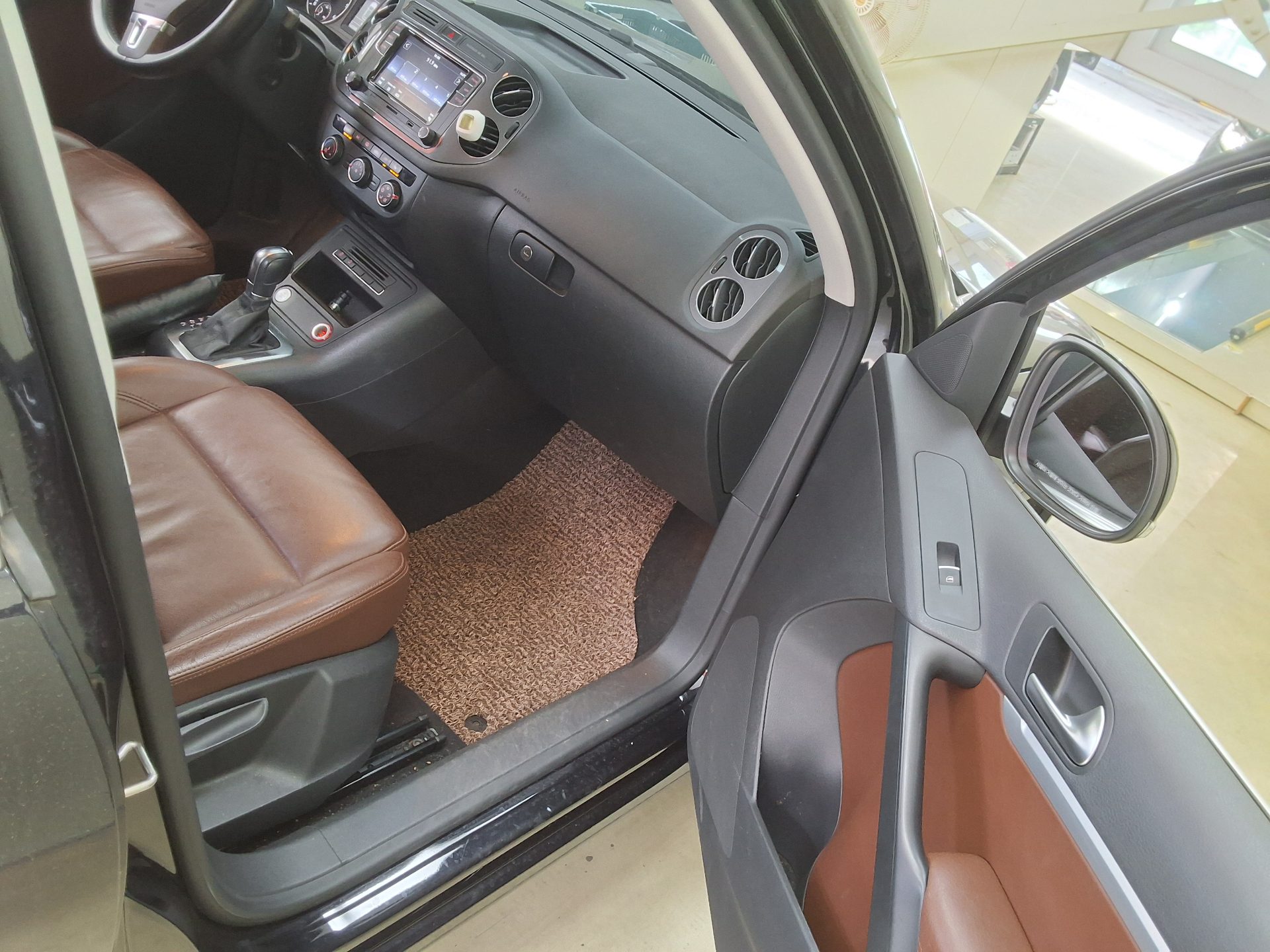 Volkswagen Tiguan - 13