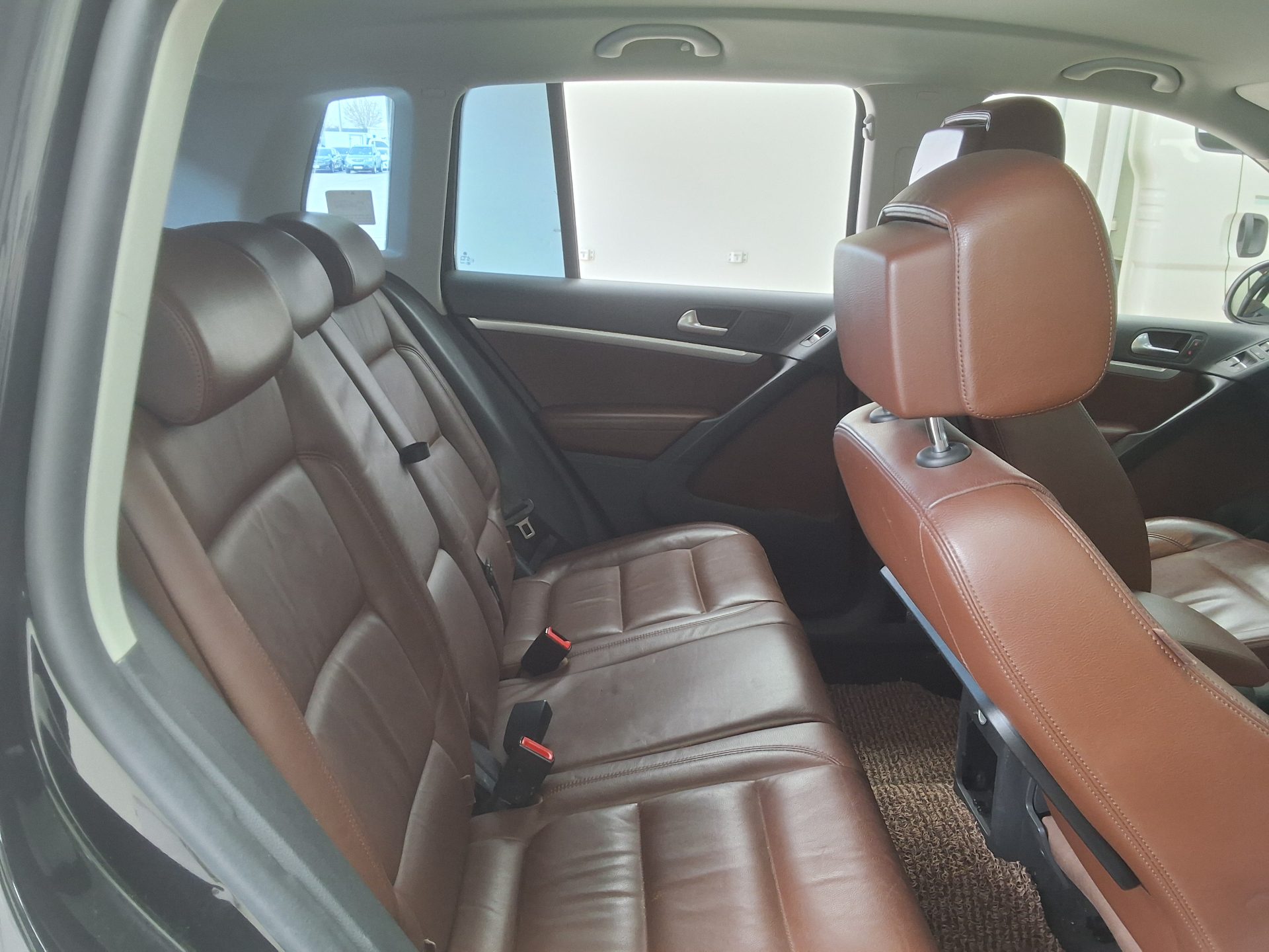 Volkswagen Tiguan - 12