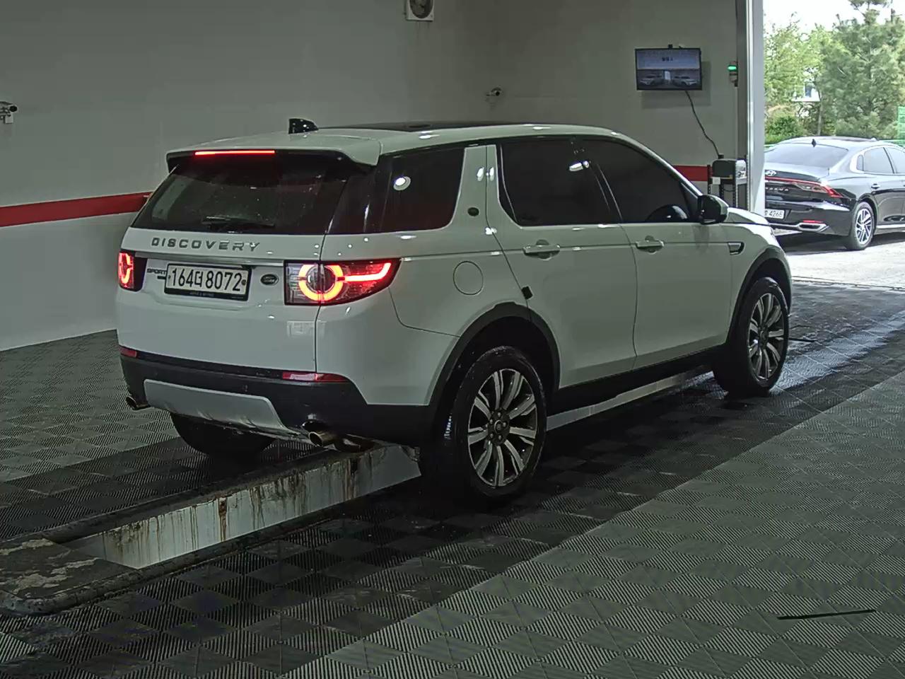 Land Rover Discovery 2017 - Image 4