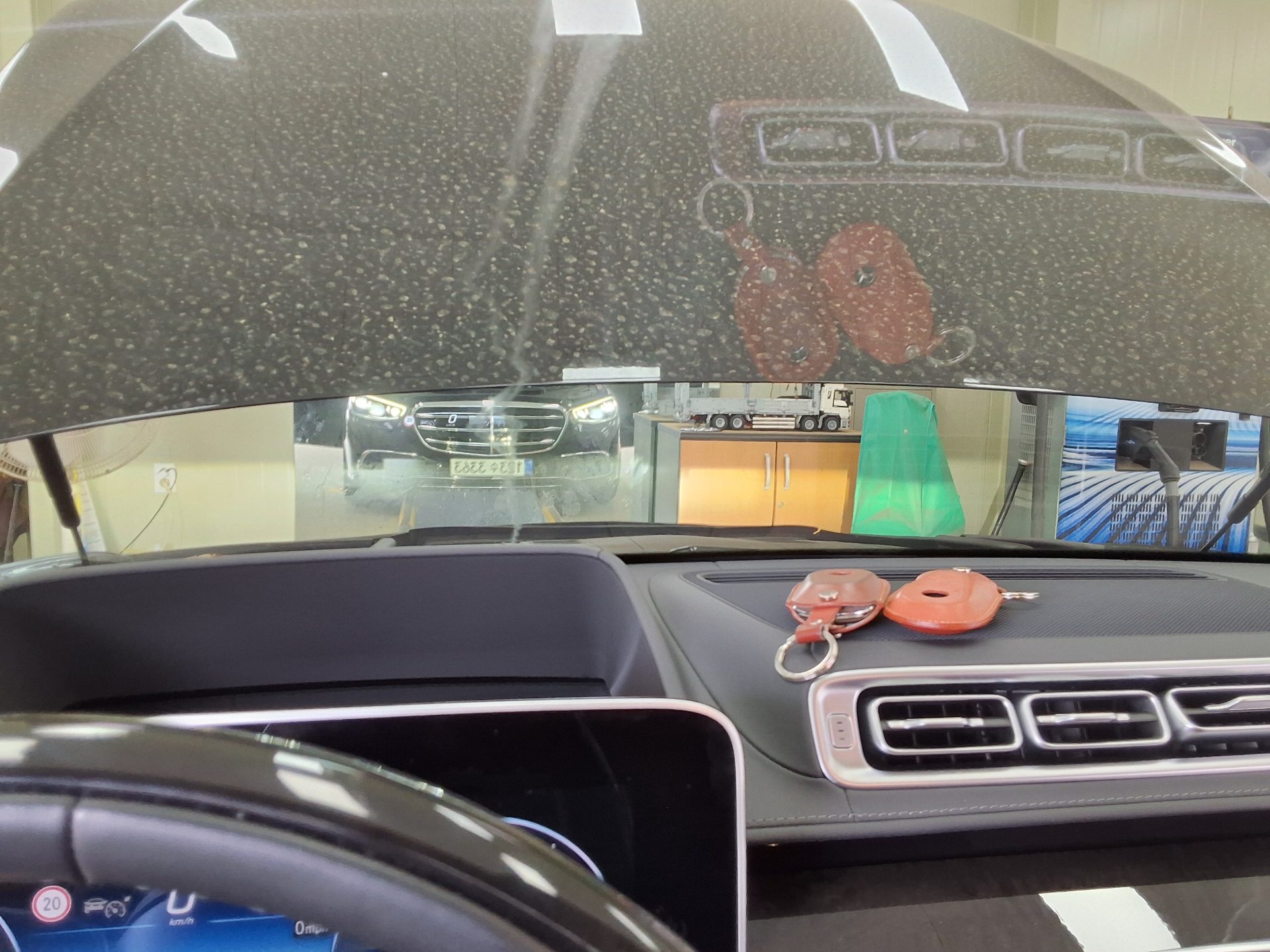 Mercedes-Benz S-Class 2022 - Image 16