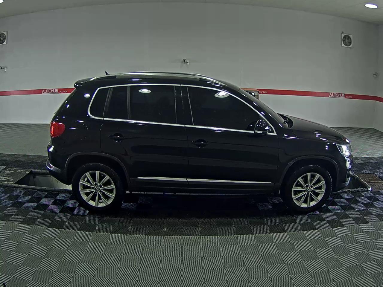 Volkswagen Tiguan - 3