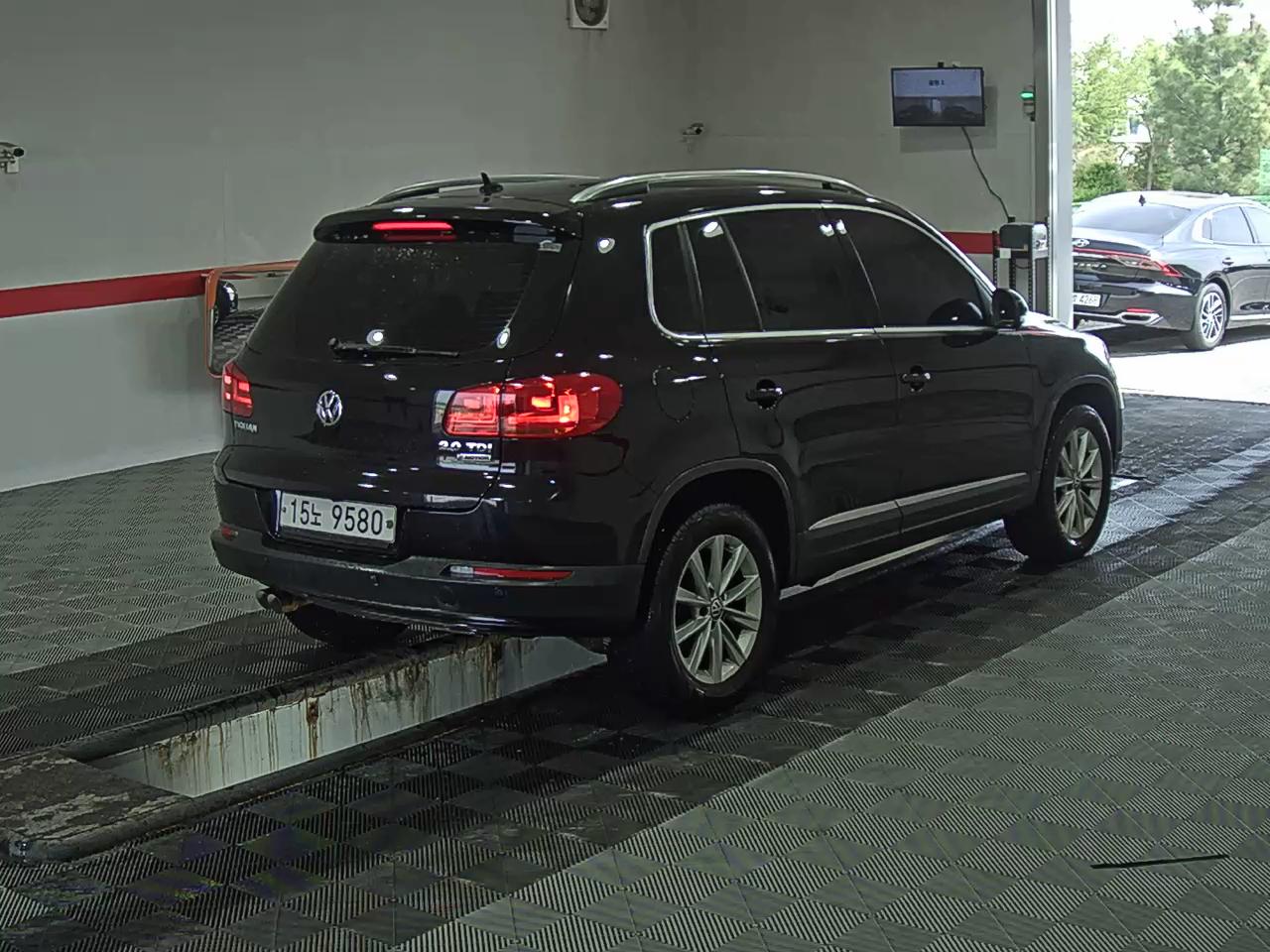 Volkswagen Tiguan - 4