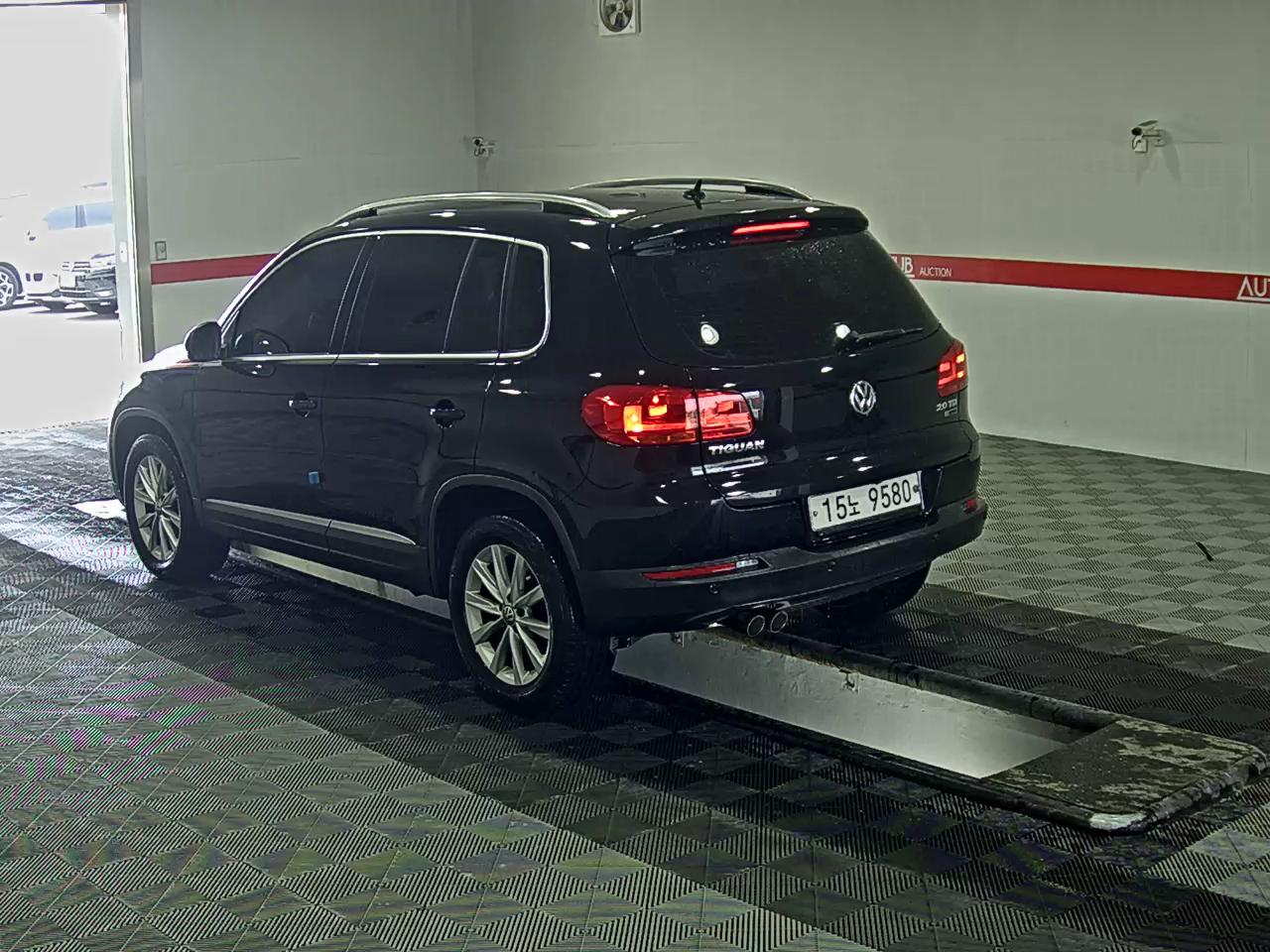 Volkswagen Tiguan - 5