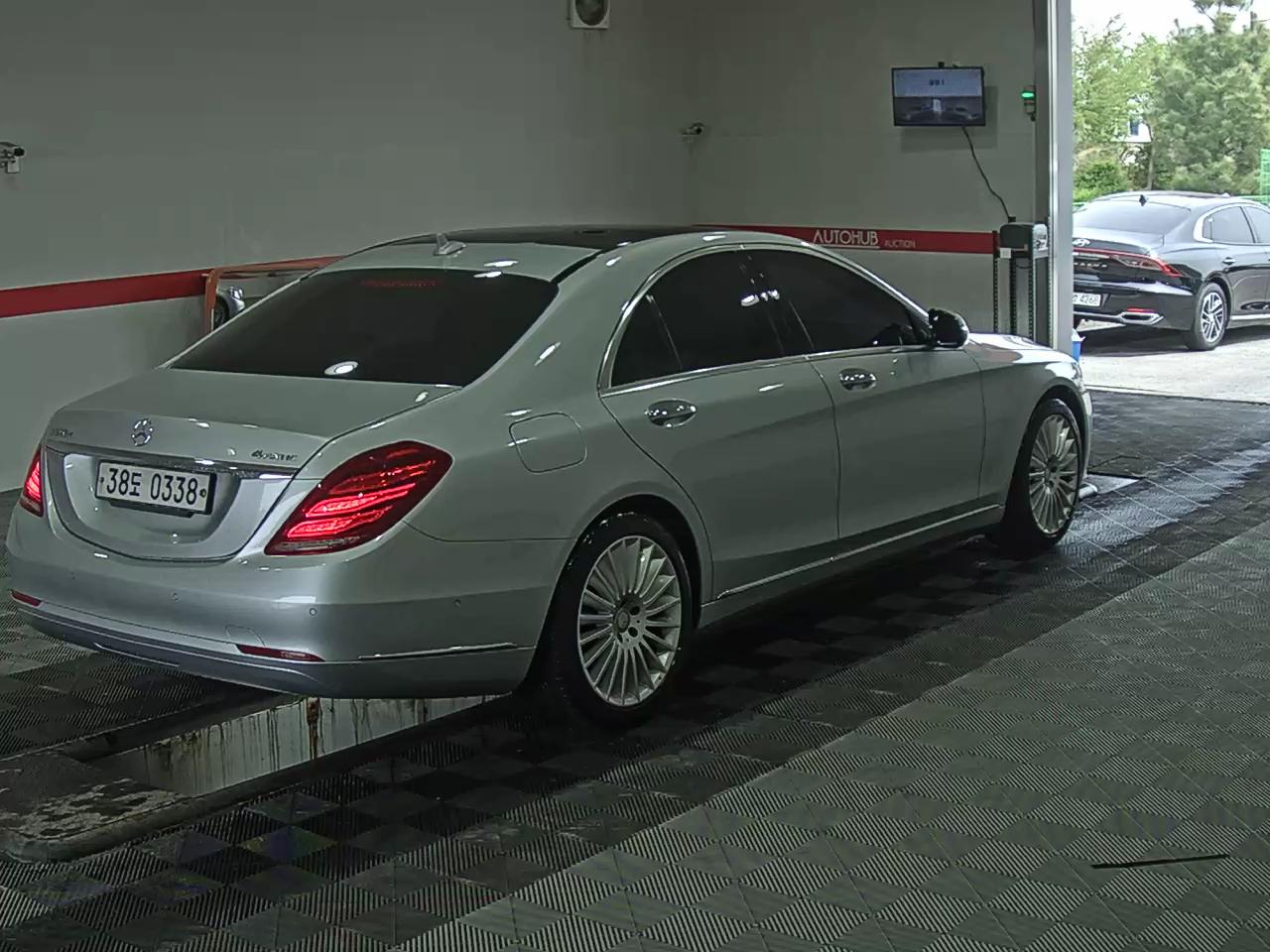 Mercedes-Benz S-Class - 4