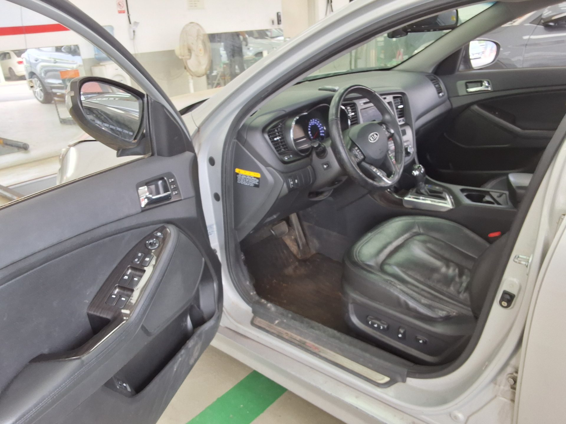 Kia K5 2011 - Image 9