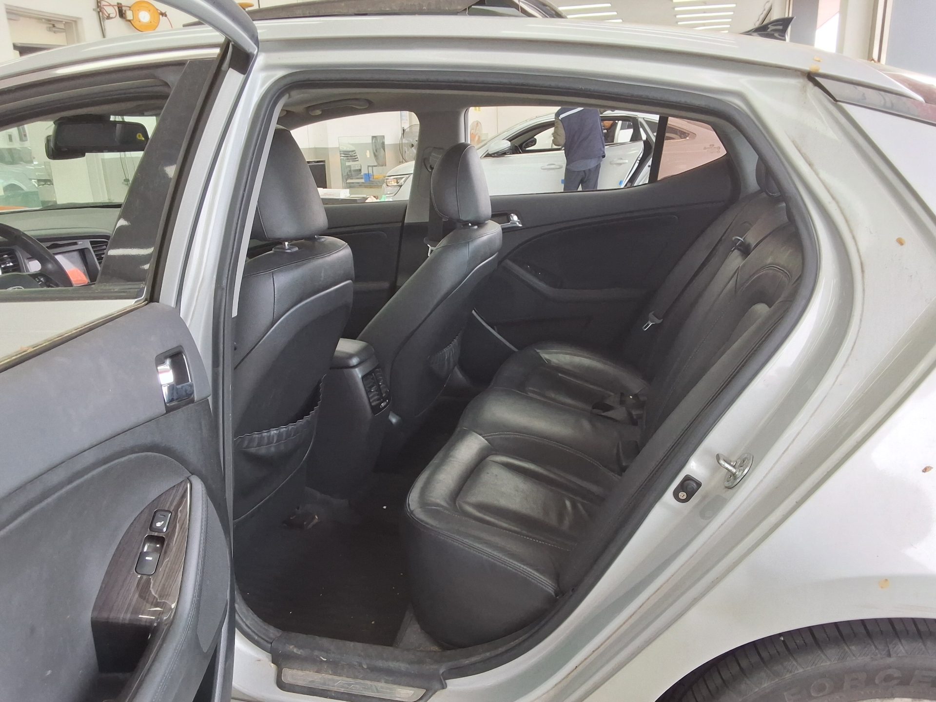 Kia K5 2011 - Image 11