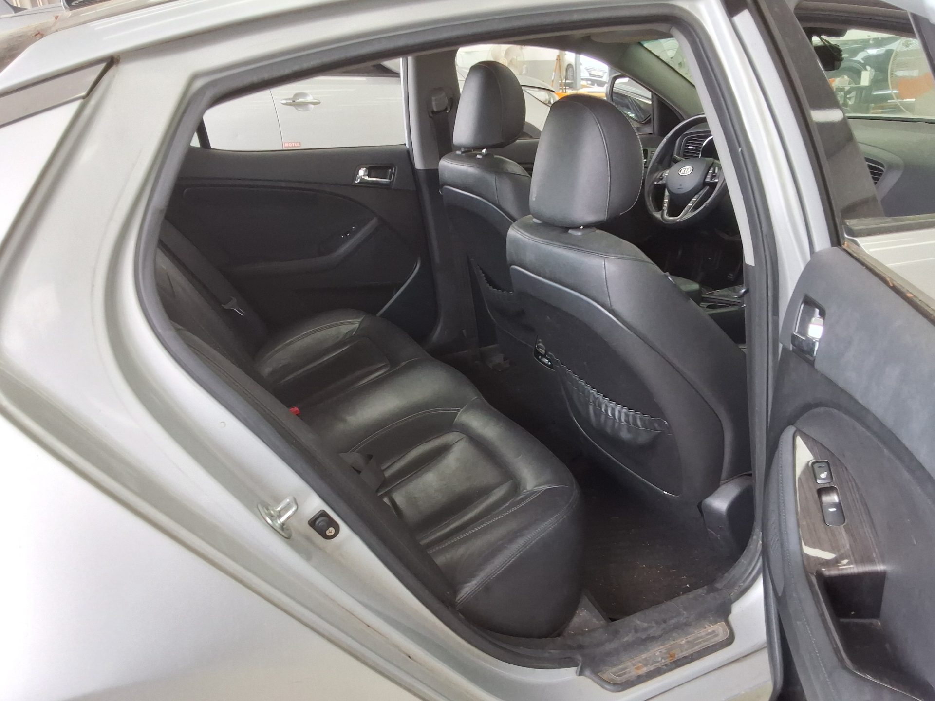 Kia K5 2011 - Image 12