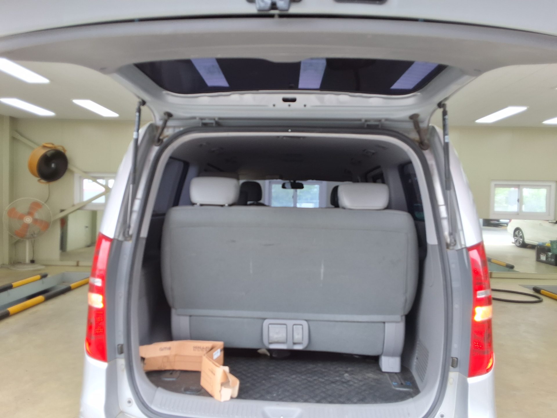 Hyundai Grand Starex 2019 - Image 14