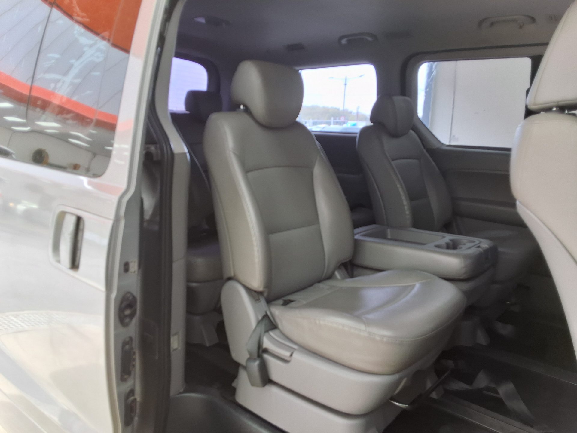 Hyundai Grand Starex 2019 - Image 12