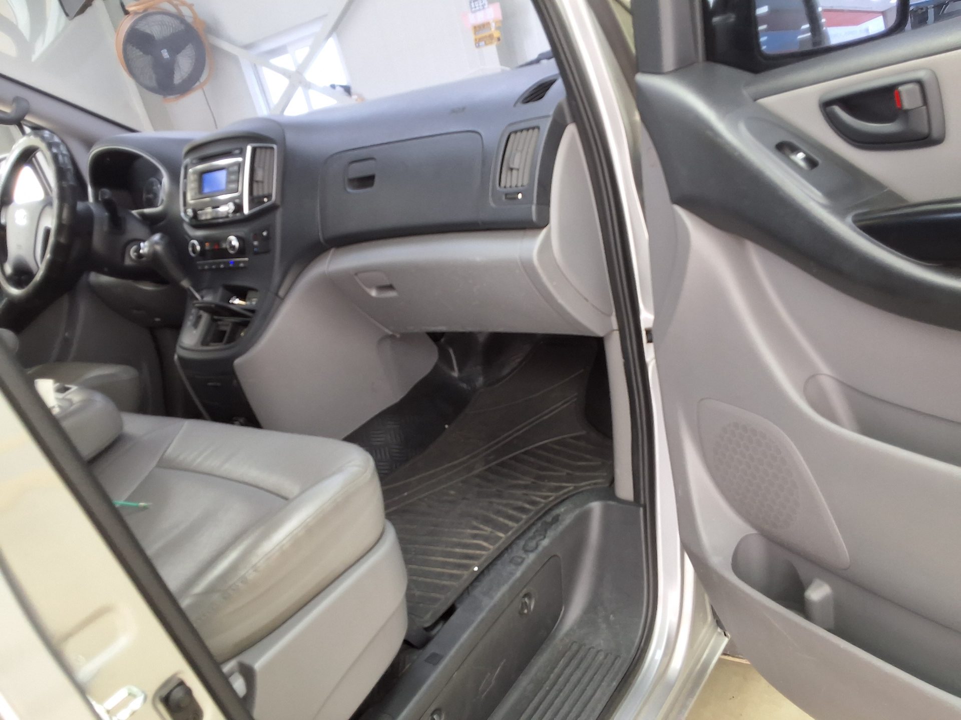 Hyundai Grand Starex 2019 - Image 13