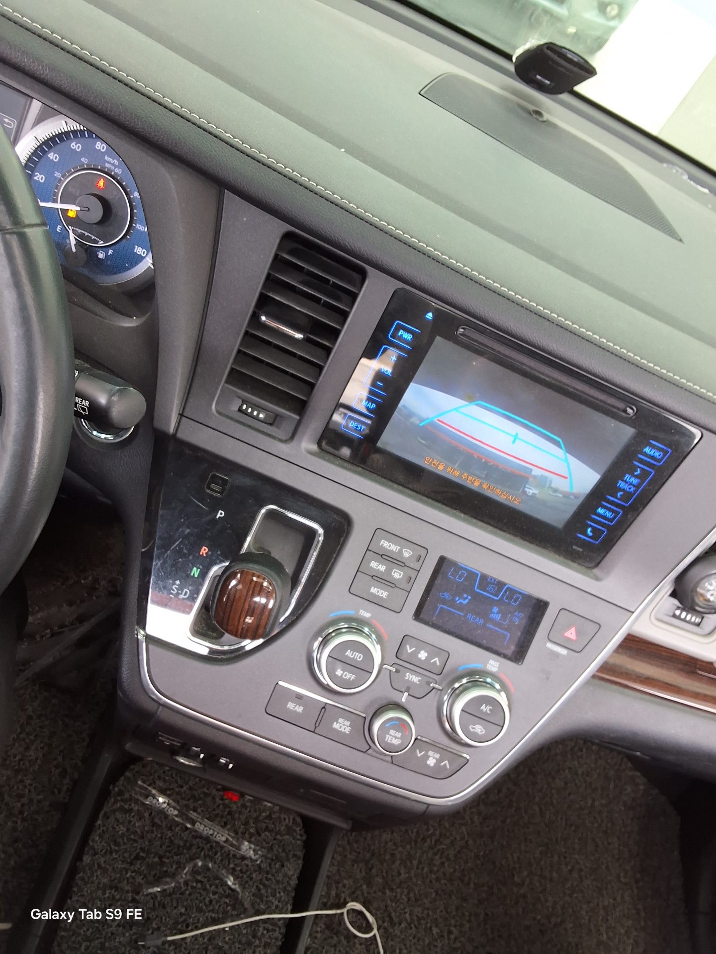 TOYOTA 시에나 2015 - 이미지 17