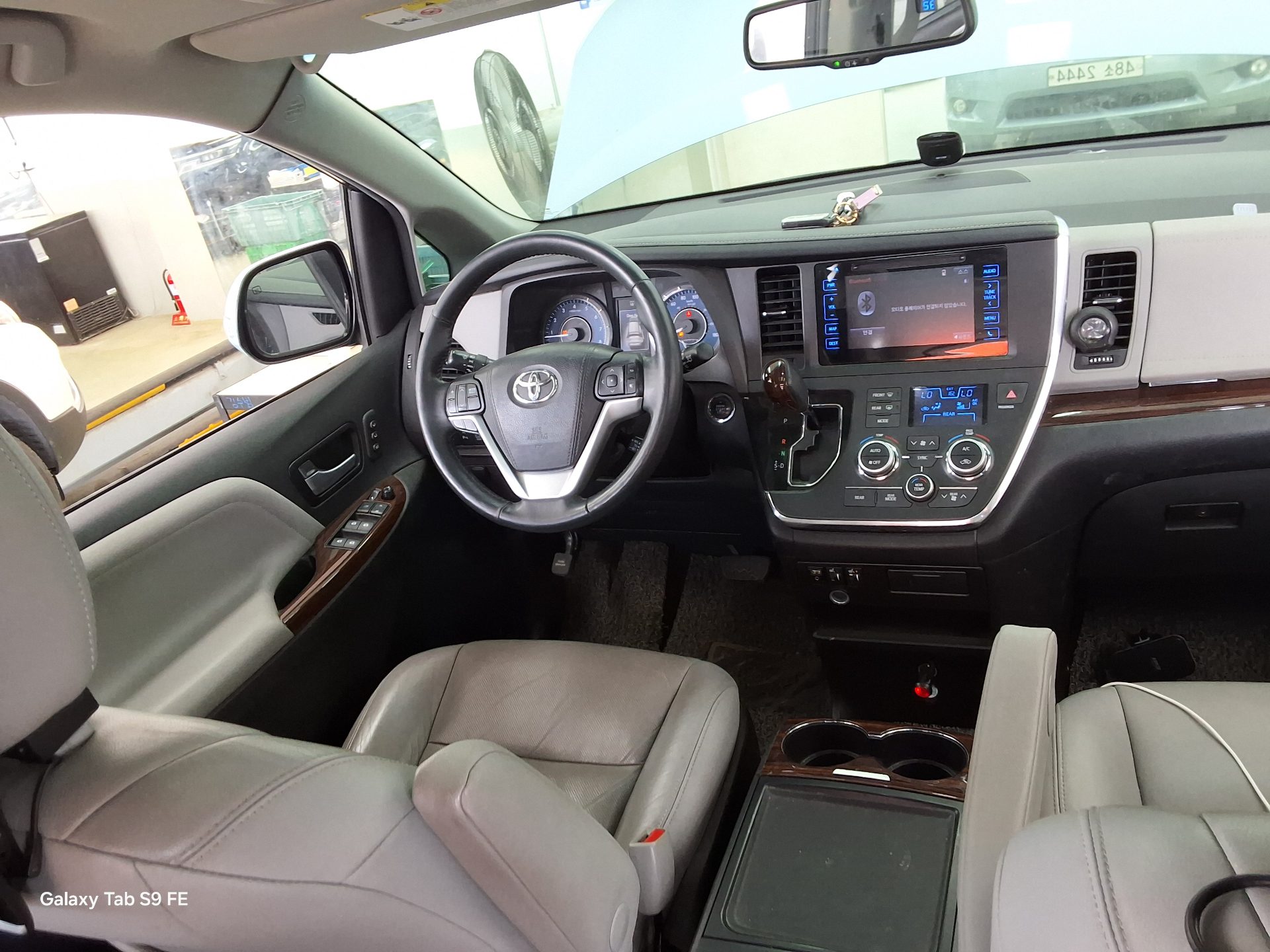 TOYOTA 시에나 2015 - 이미지 10