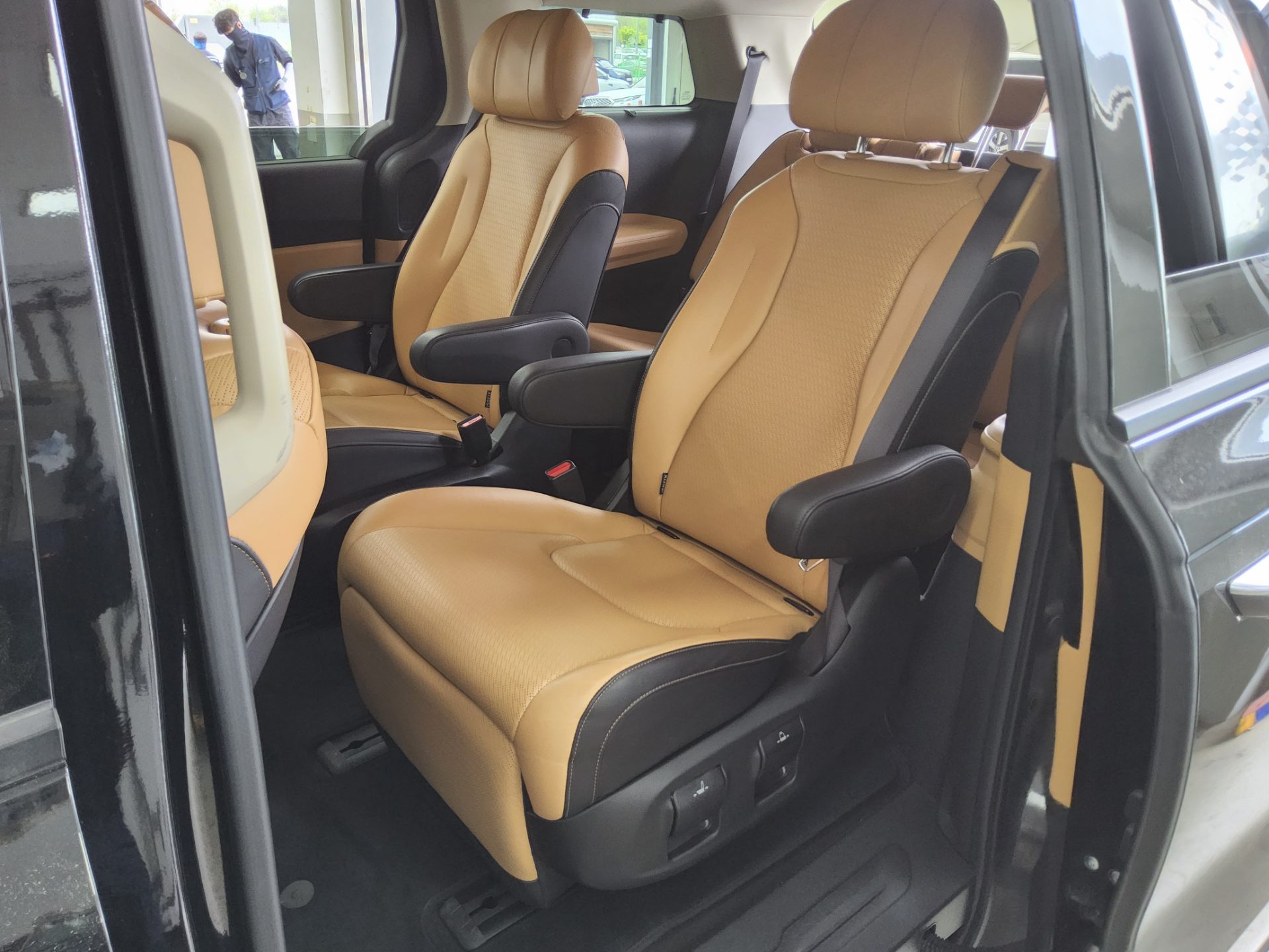 Kia SEDONA 2023 - Image 11