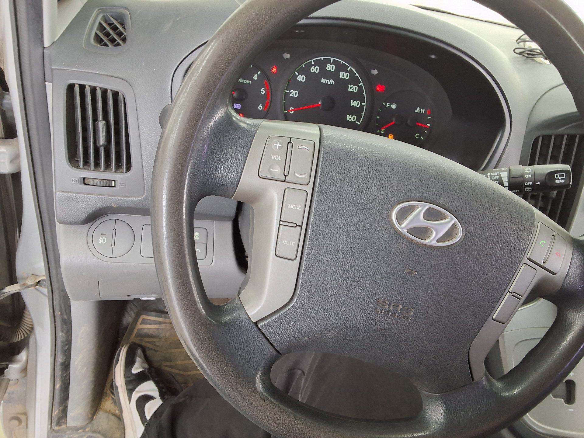 Hyundai Grand Starex 2015 - Image 20