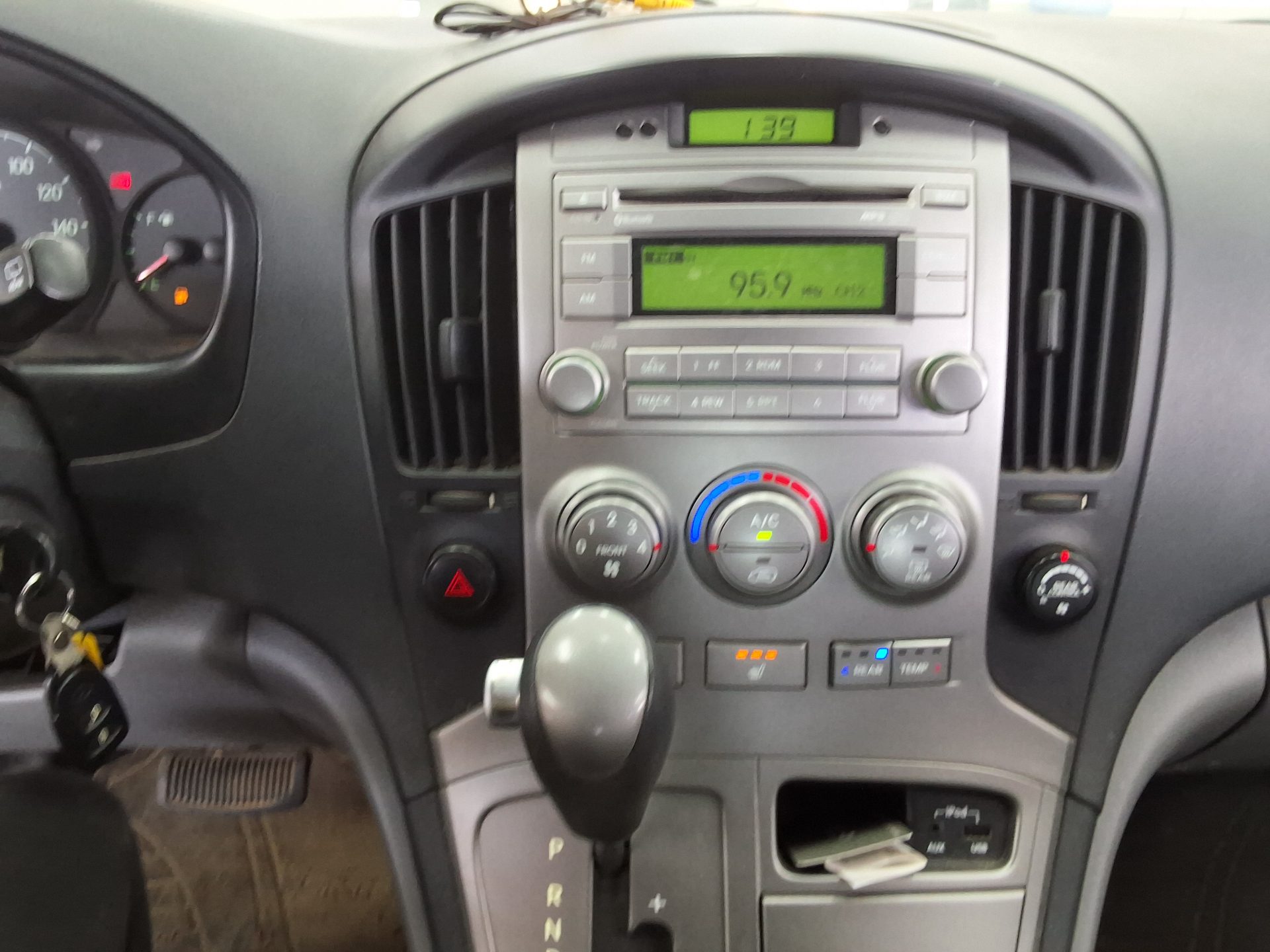 Hyundai Grand Starex 2015 - Image 21