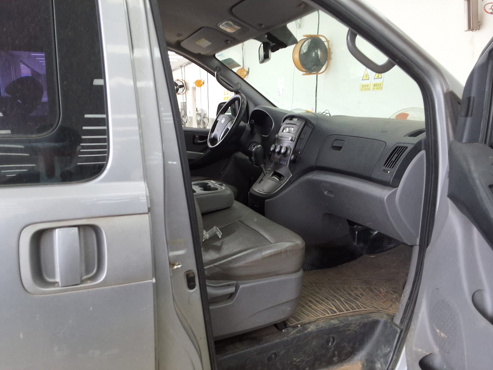 Hyundai Grand Starex 2015 - Image 13