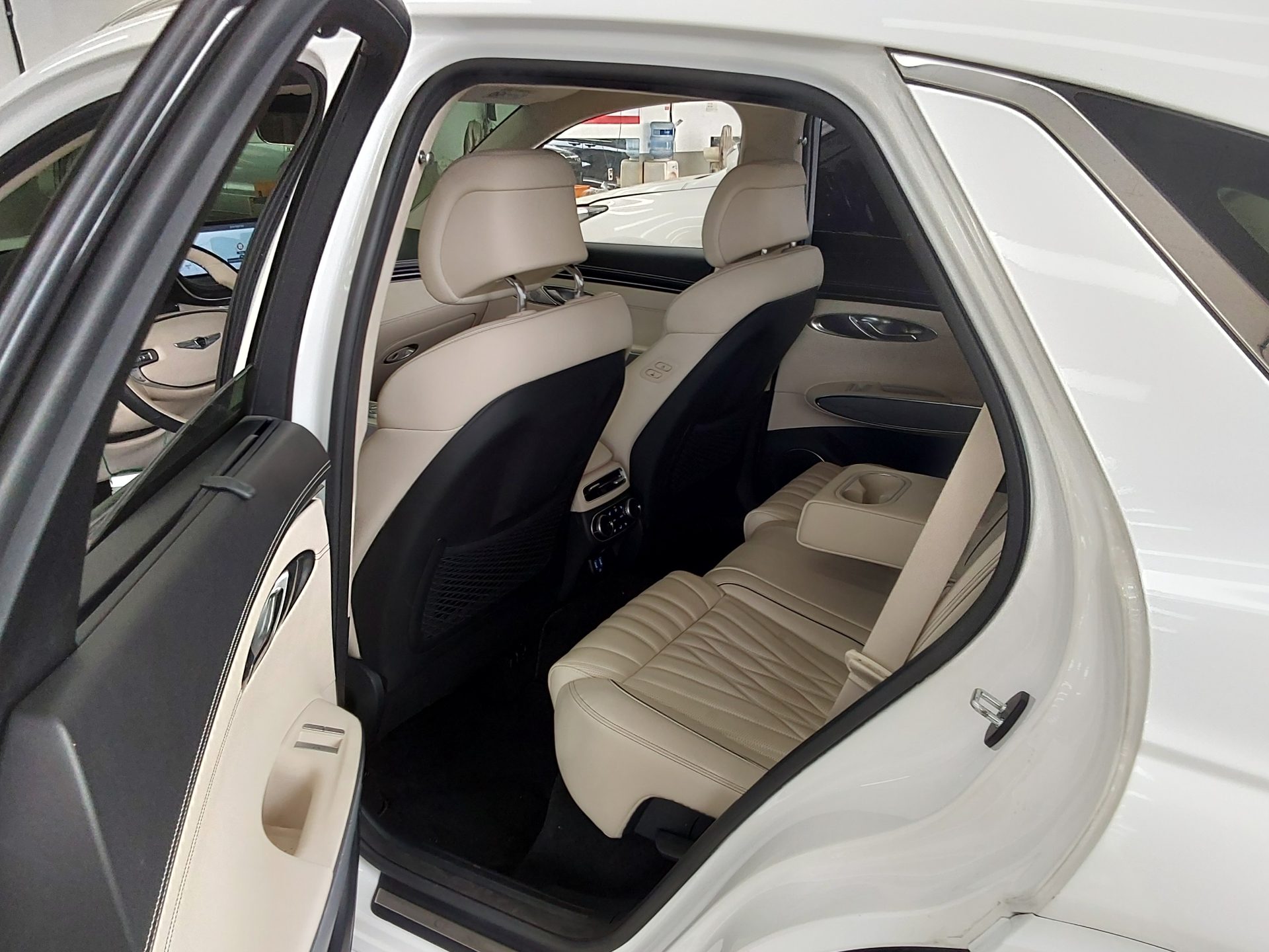 2022 - genesis gv70
