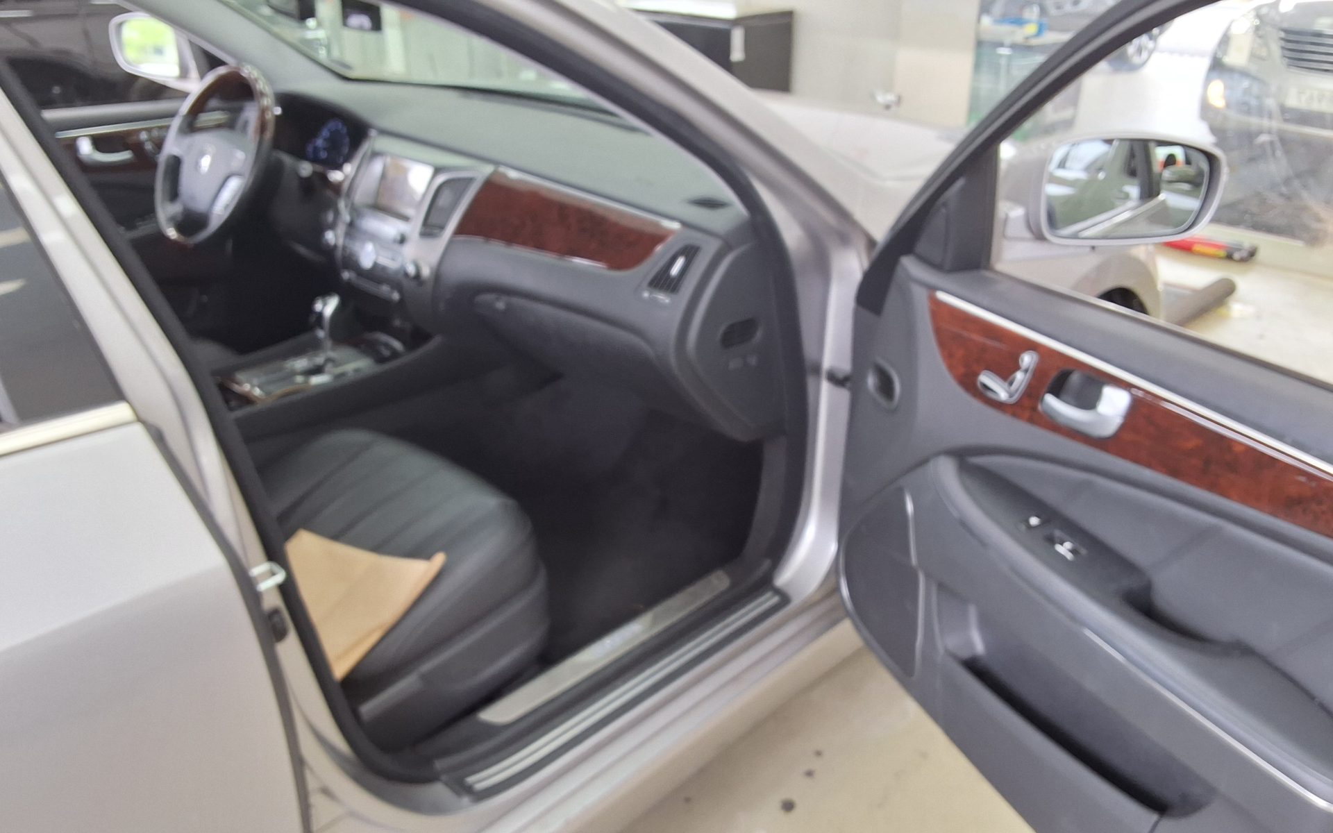 Hyundai Equus 2012 - Image 13