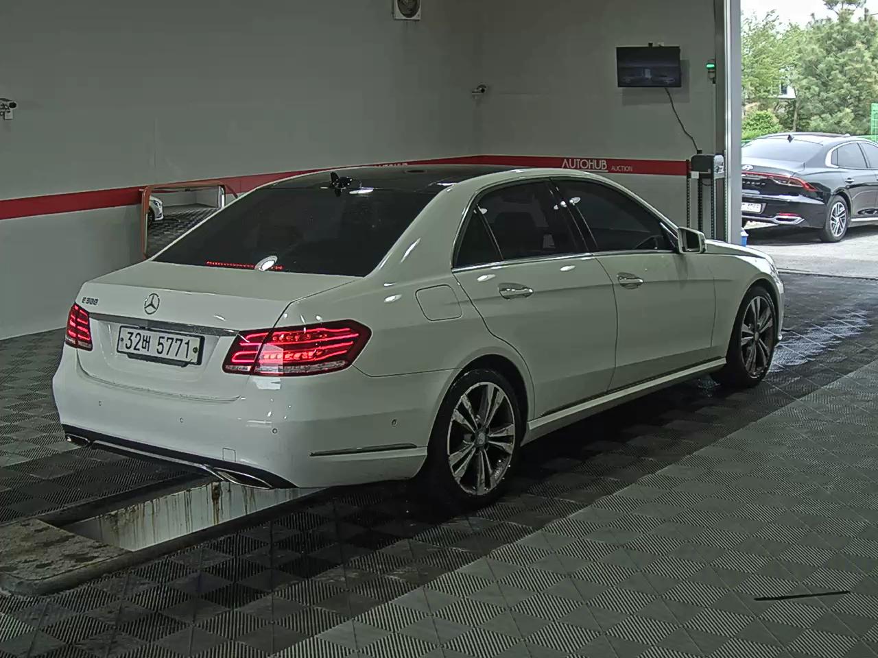 مرسيدس بنز إي كلاس 2014 - صورة 4