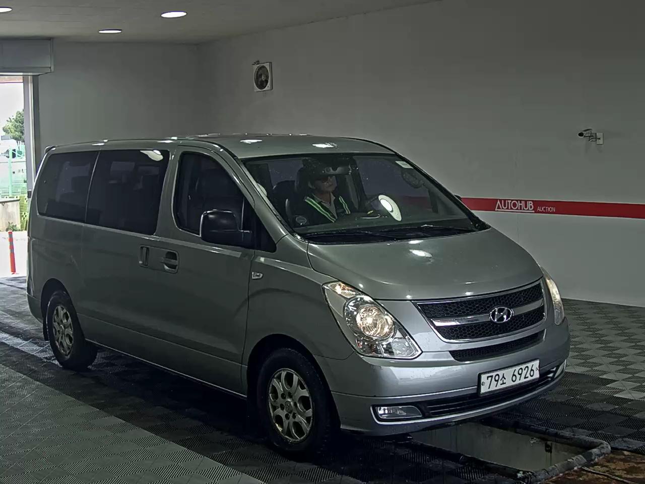 Hyundai Grand Starex 2015 - Image 2