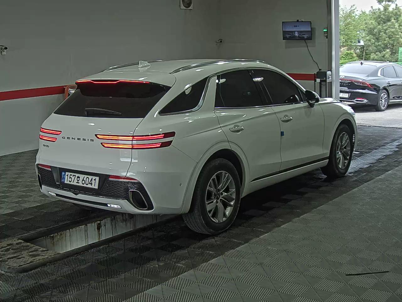 2022 - genesis gv70