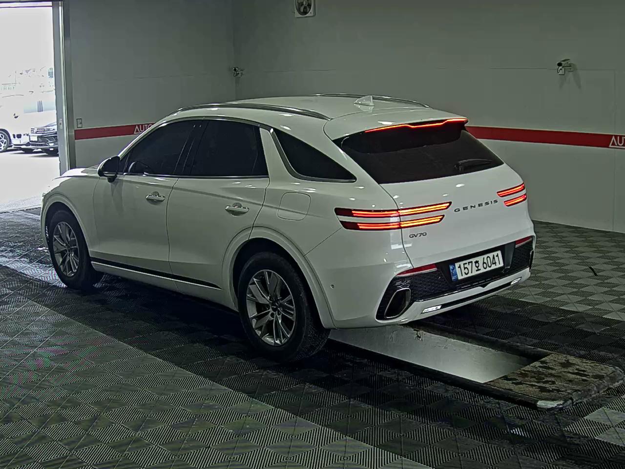 2022 - genesis gv70