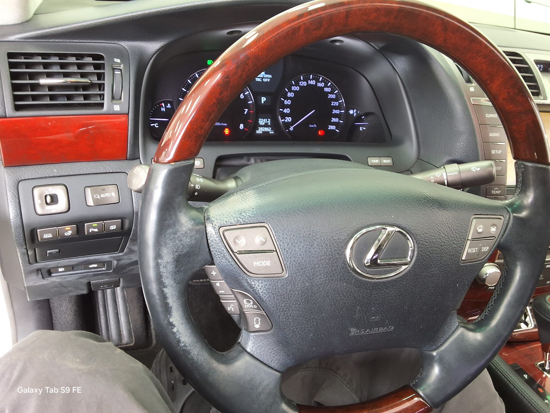 Lexus LS 2012 - Image 16