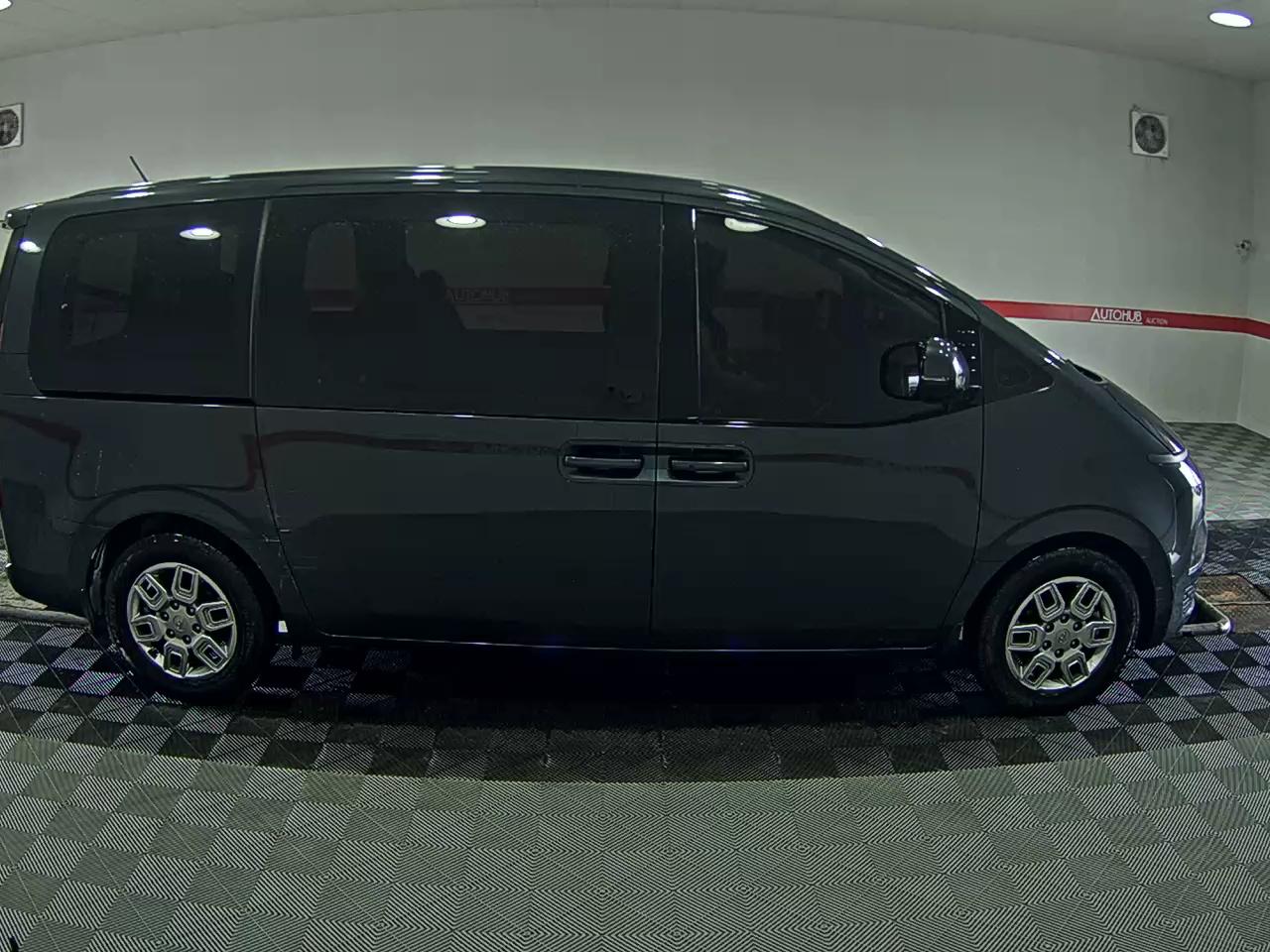 Hyundai Staria 2022 - Image 3