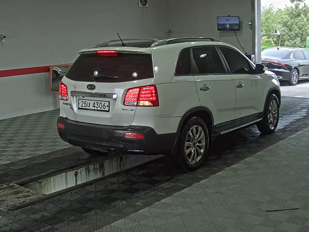 Kia Sorento 2011 - Image 4
