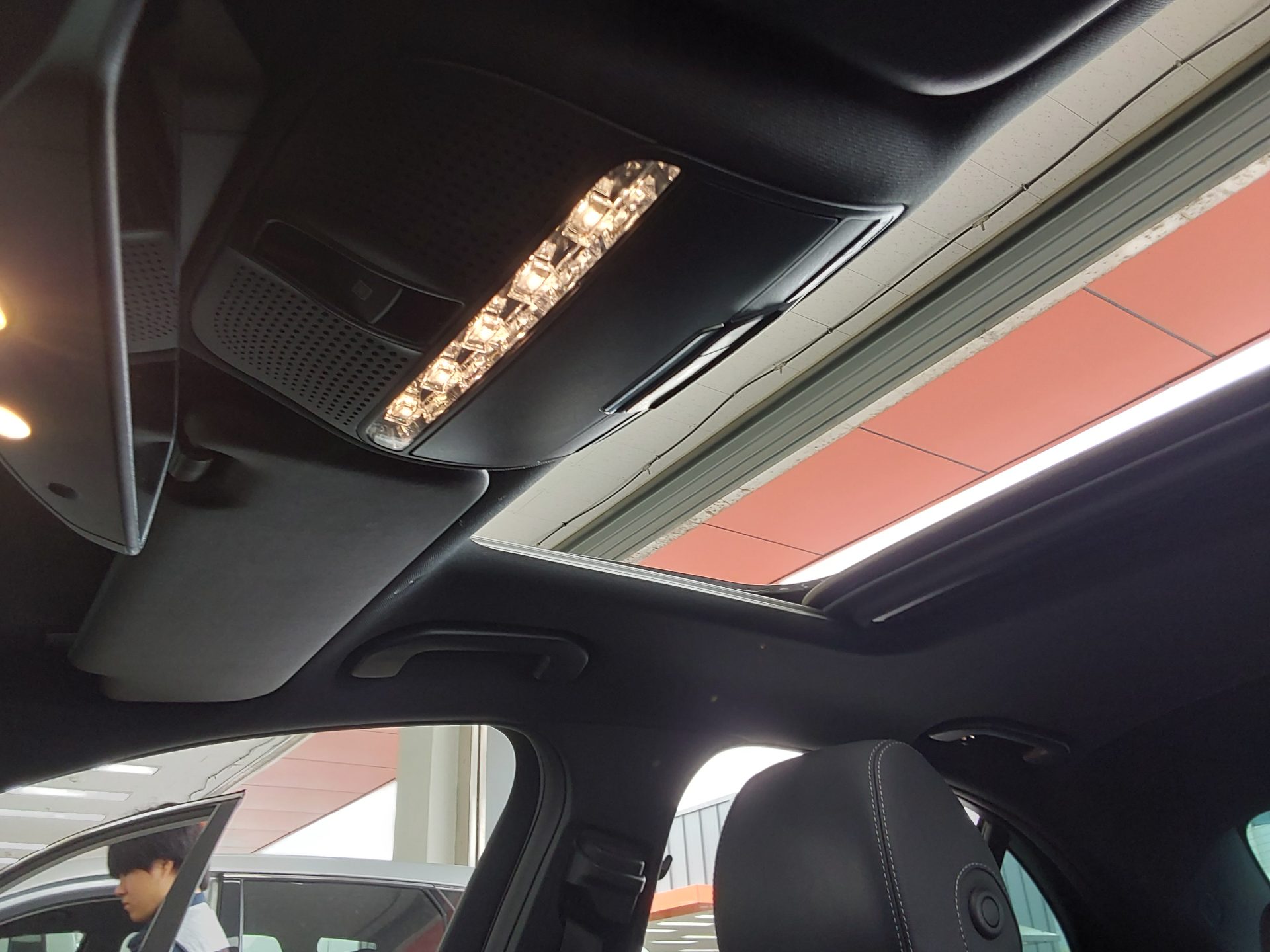 Mercedes-Benz E-Class 2020 - Image 18