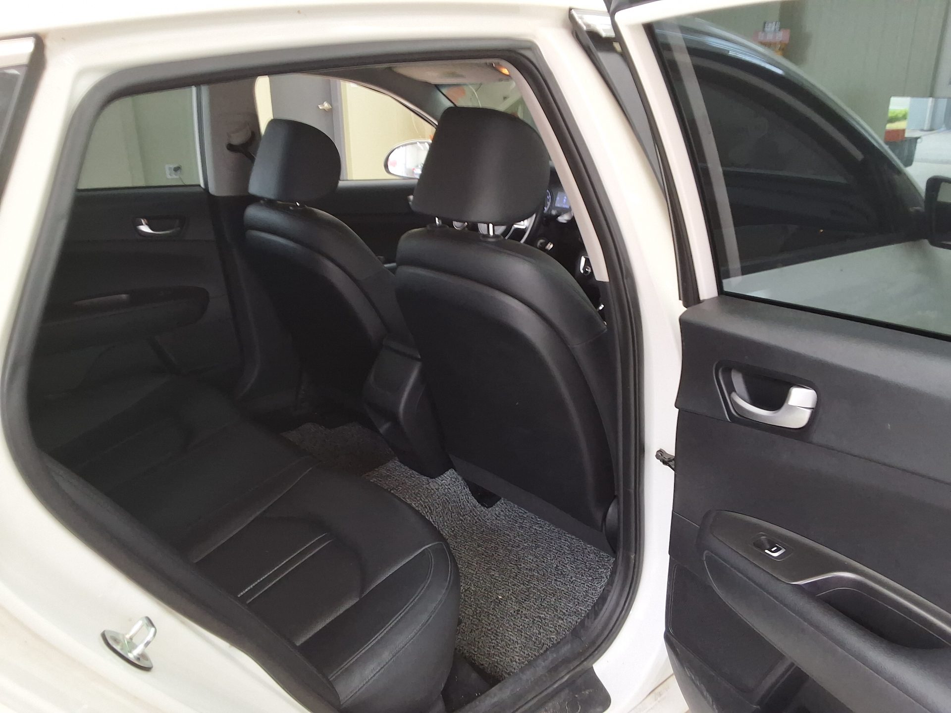 Kia K5 2016 - Image 12