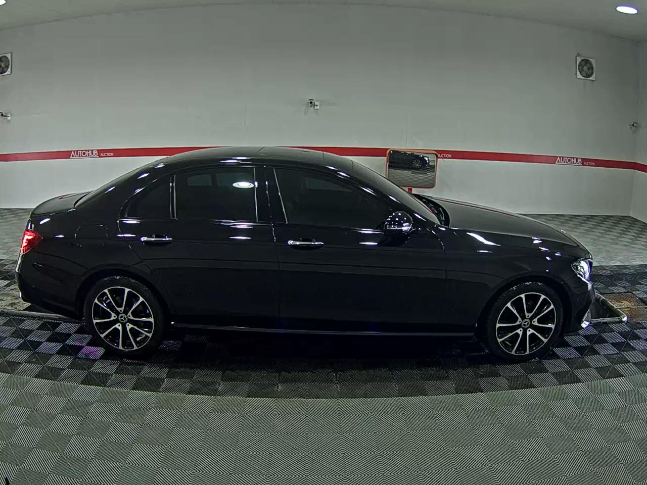 Mercedes-Benz E-Class 2020 - Image 3