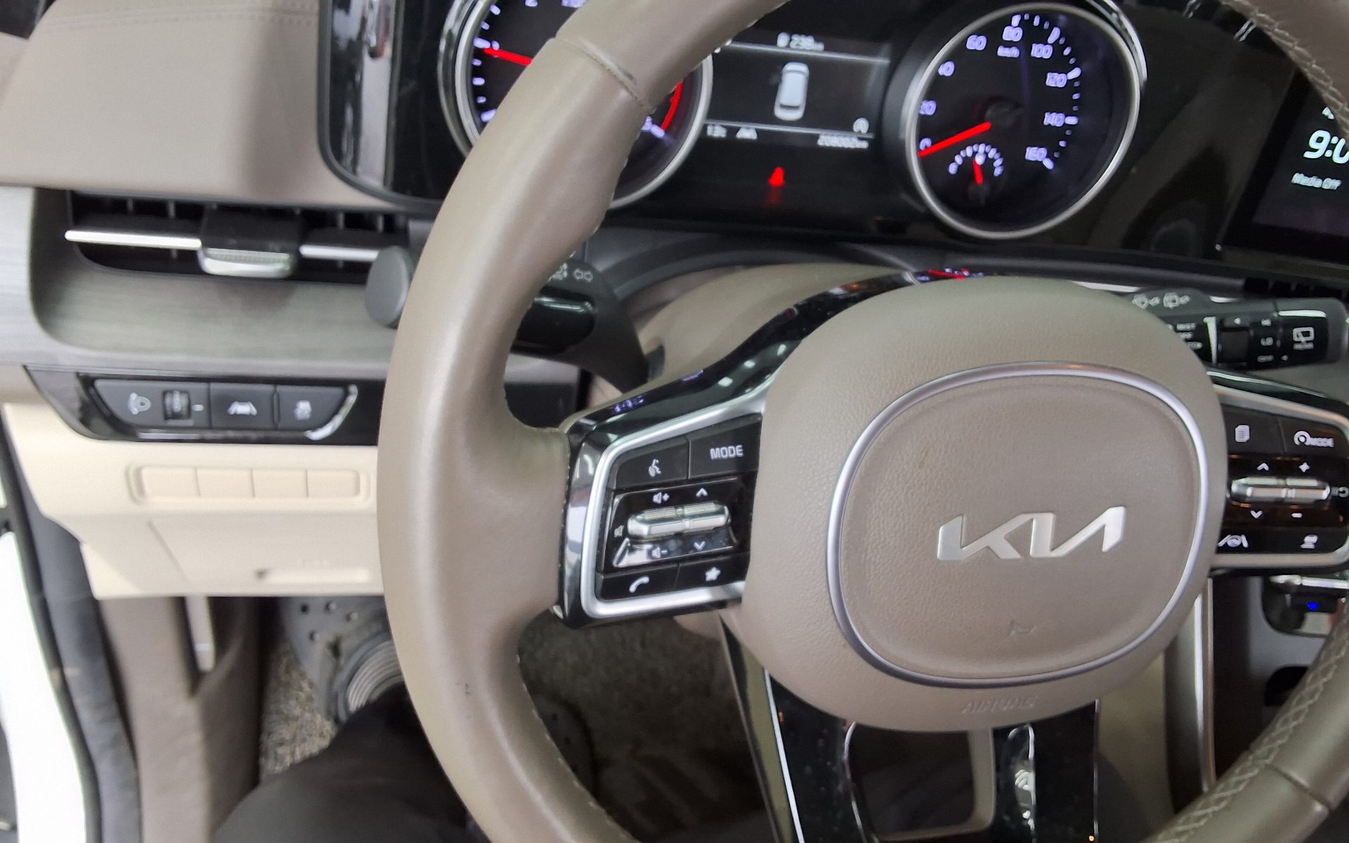 Kia Carnival 2023 - Image 16