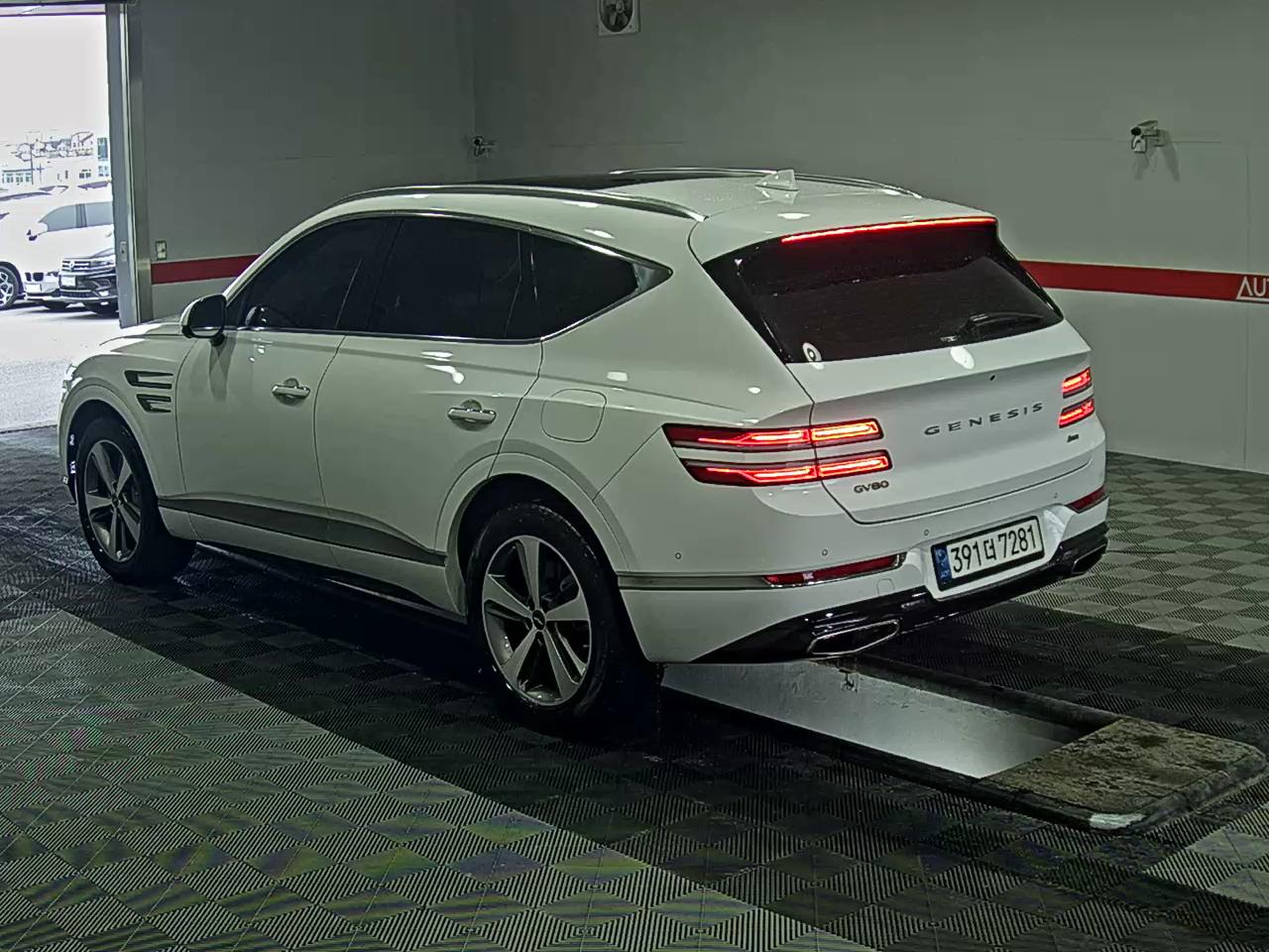 2022 - genesis gv80