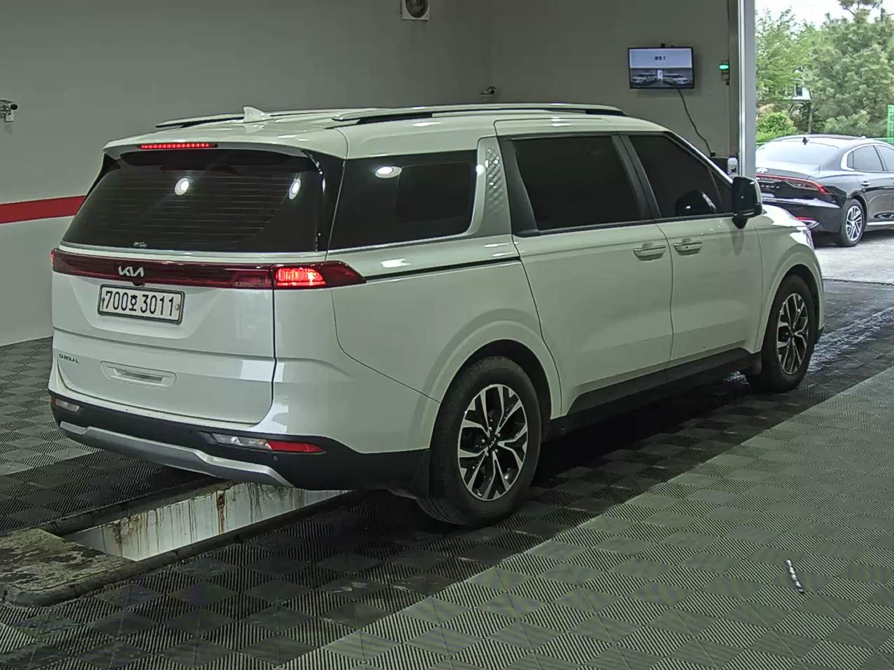 Kia Carnival 2023 - Image 4