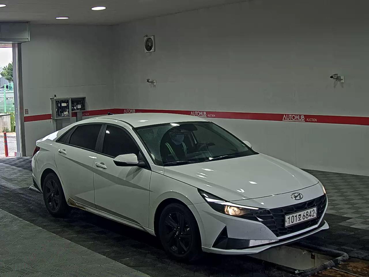 Hyundai Elantra 2021 - Image 2