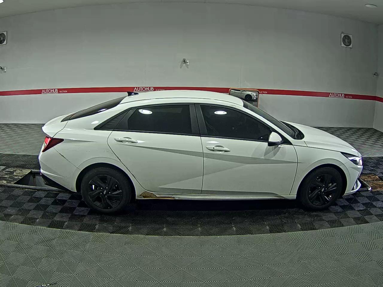 Hyundai Elantra 2021 - Image 3