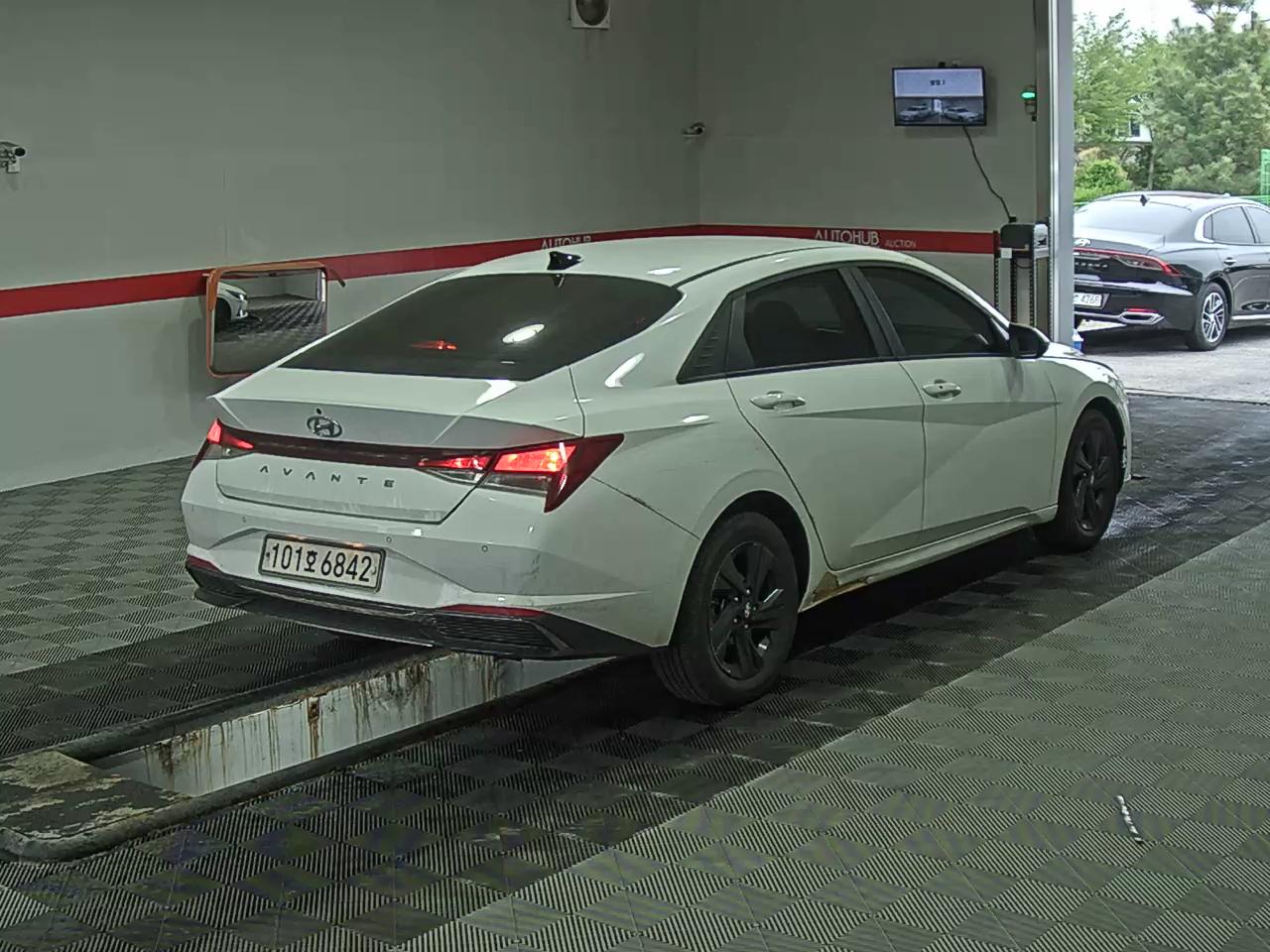 Hyundai Elantra 2021 - Image 4
