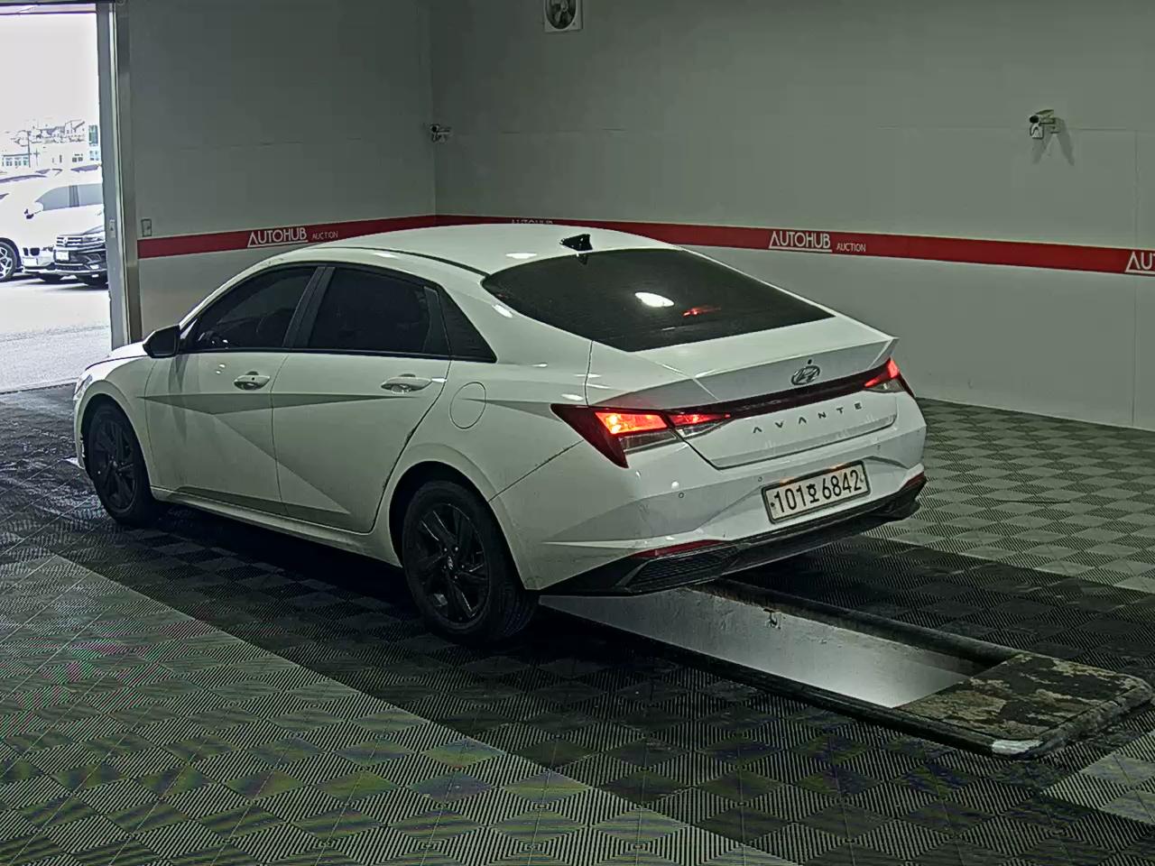 Hyundai Elantra 2021 - Image 5
