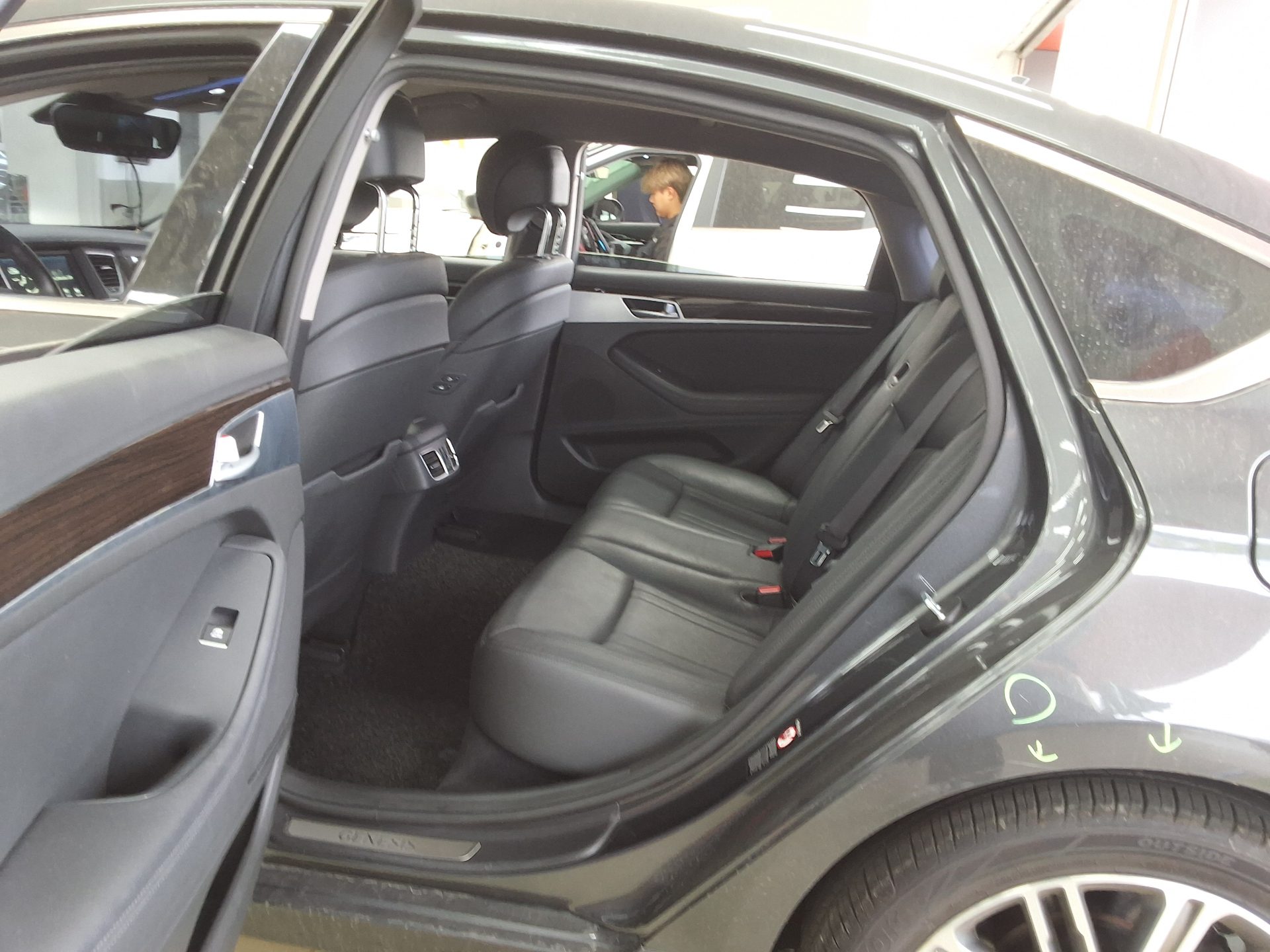 Genesis G80 2018 - Image 11