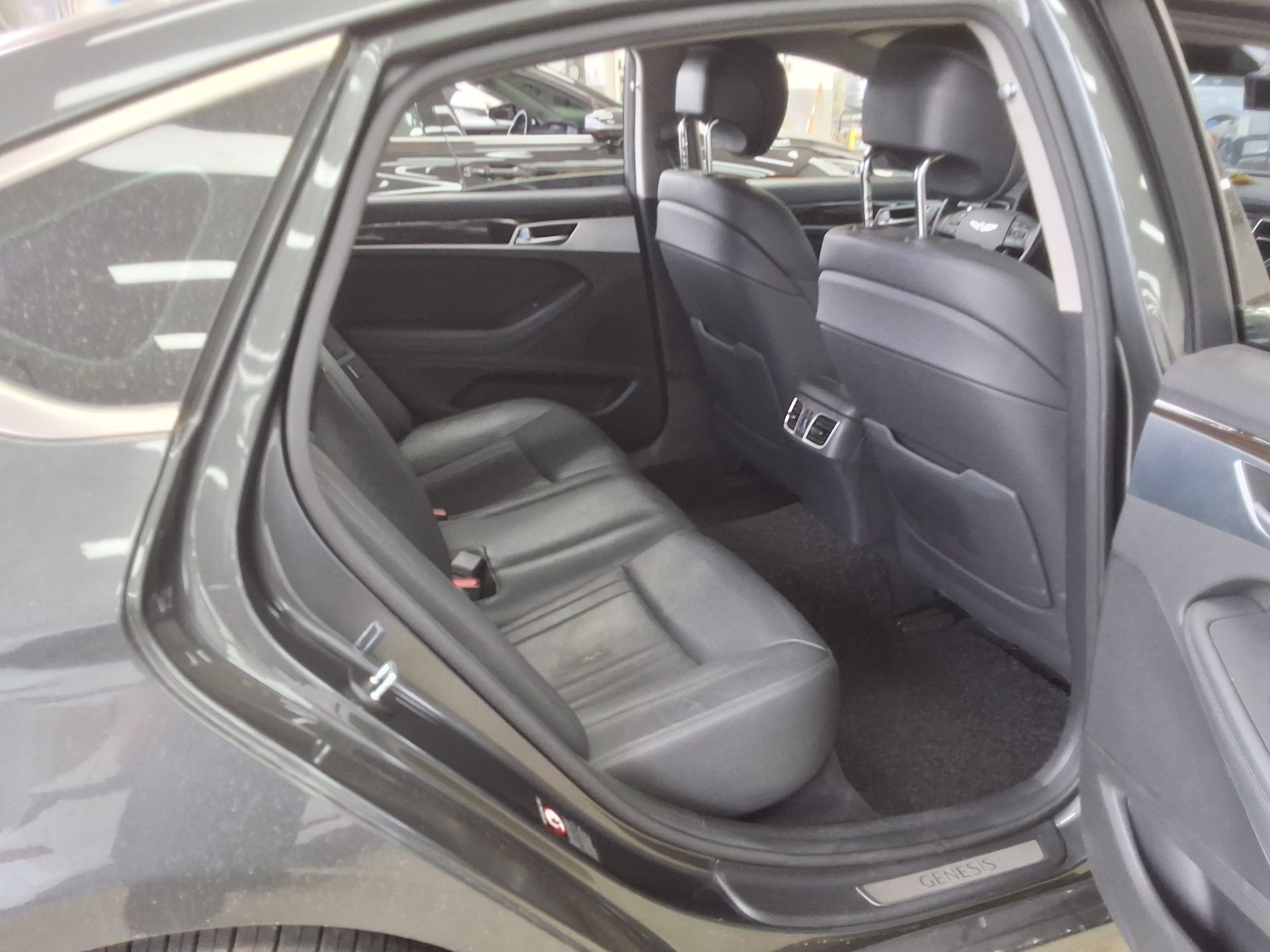 Genesis G80 2018 - Image 12