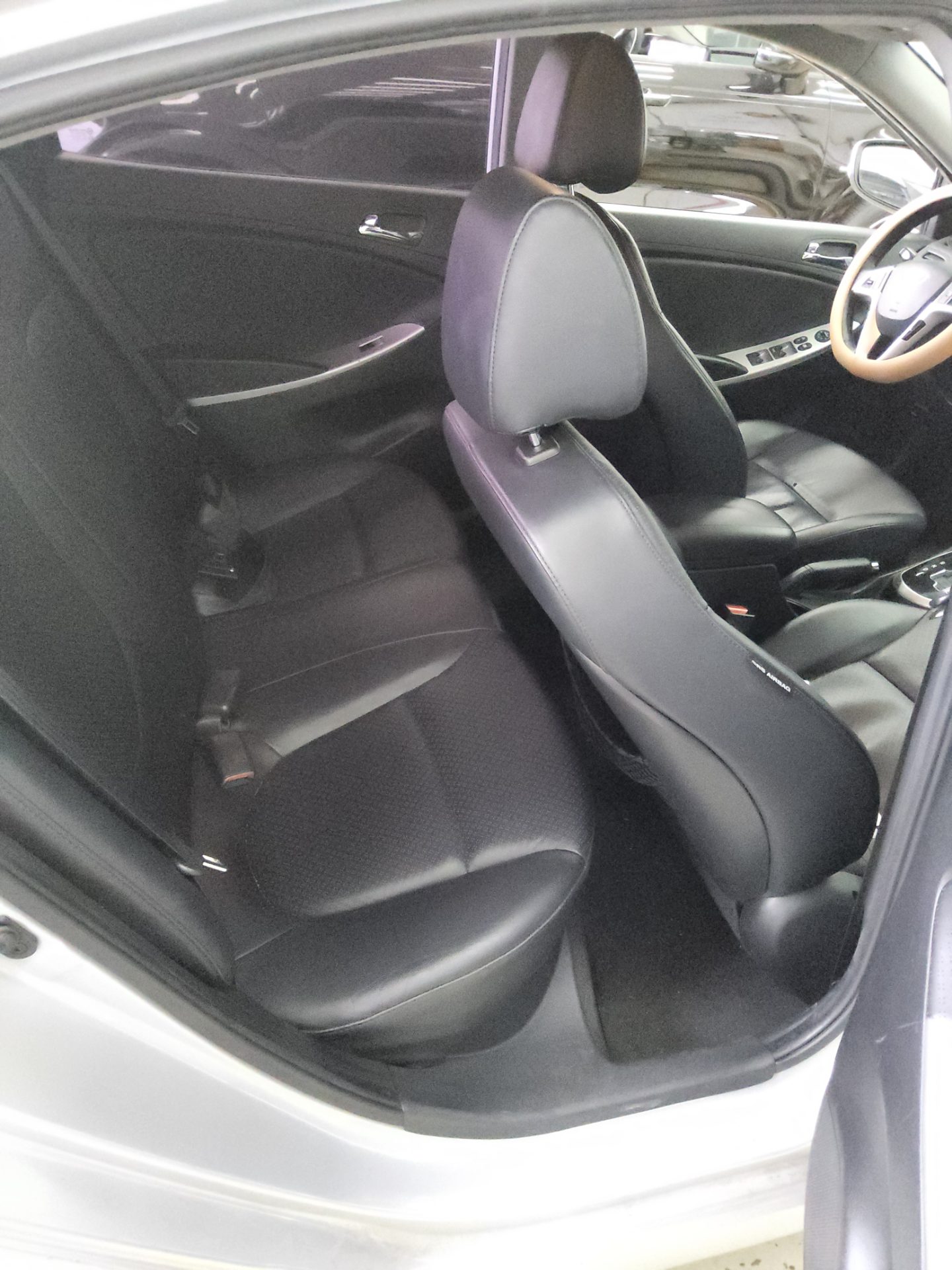 Hyundai Accent 2012 - Image 12