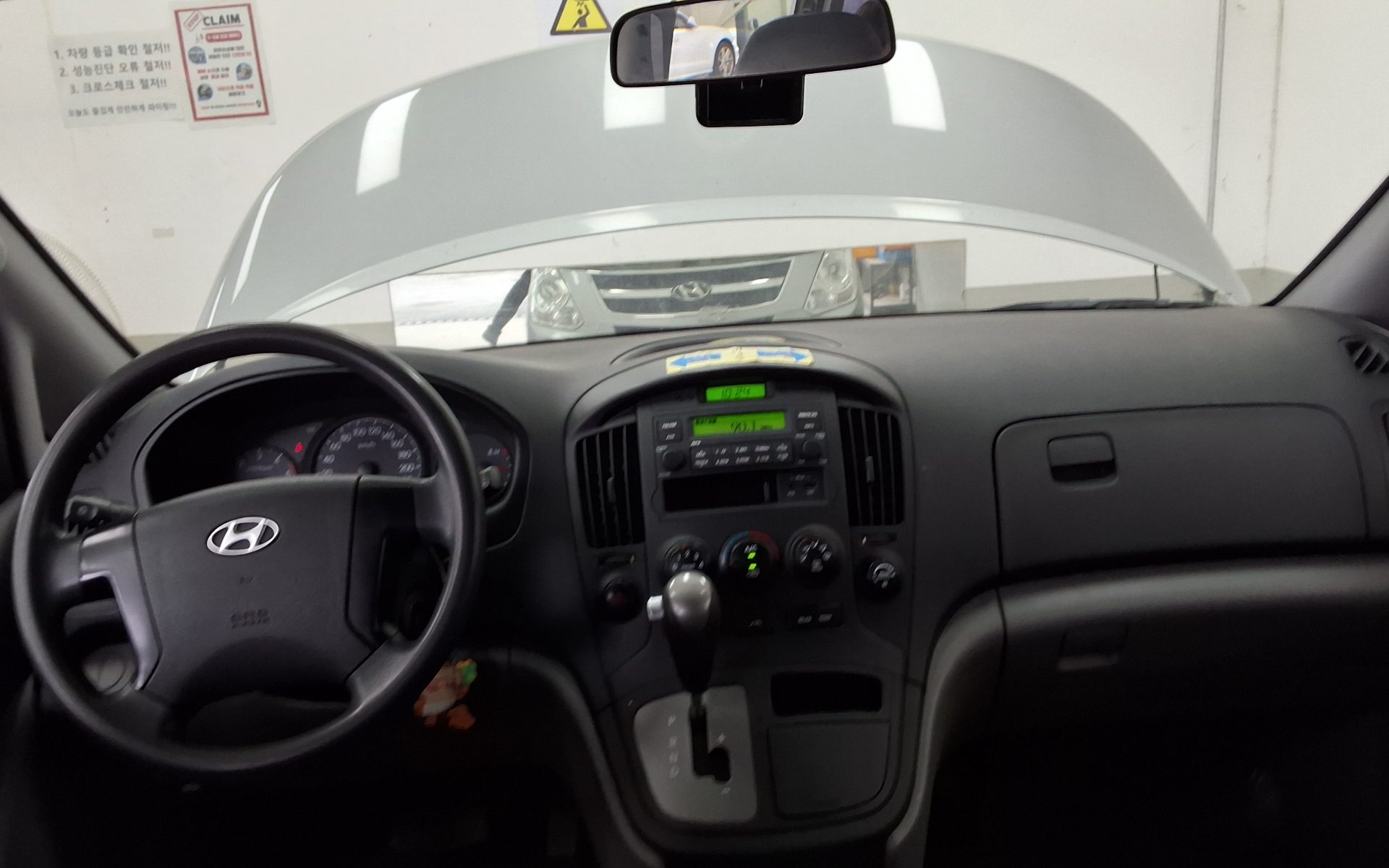 Hyundai Grand Starex 2012 - Image 10