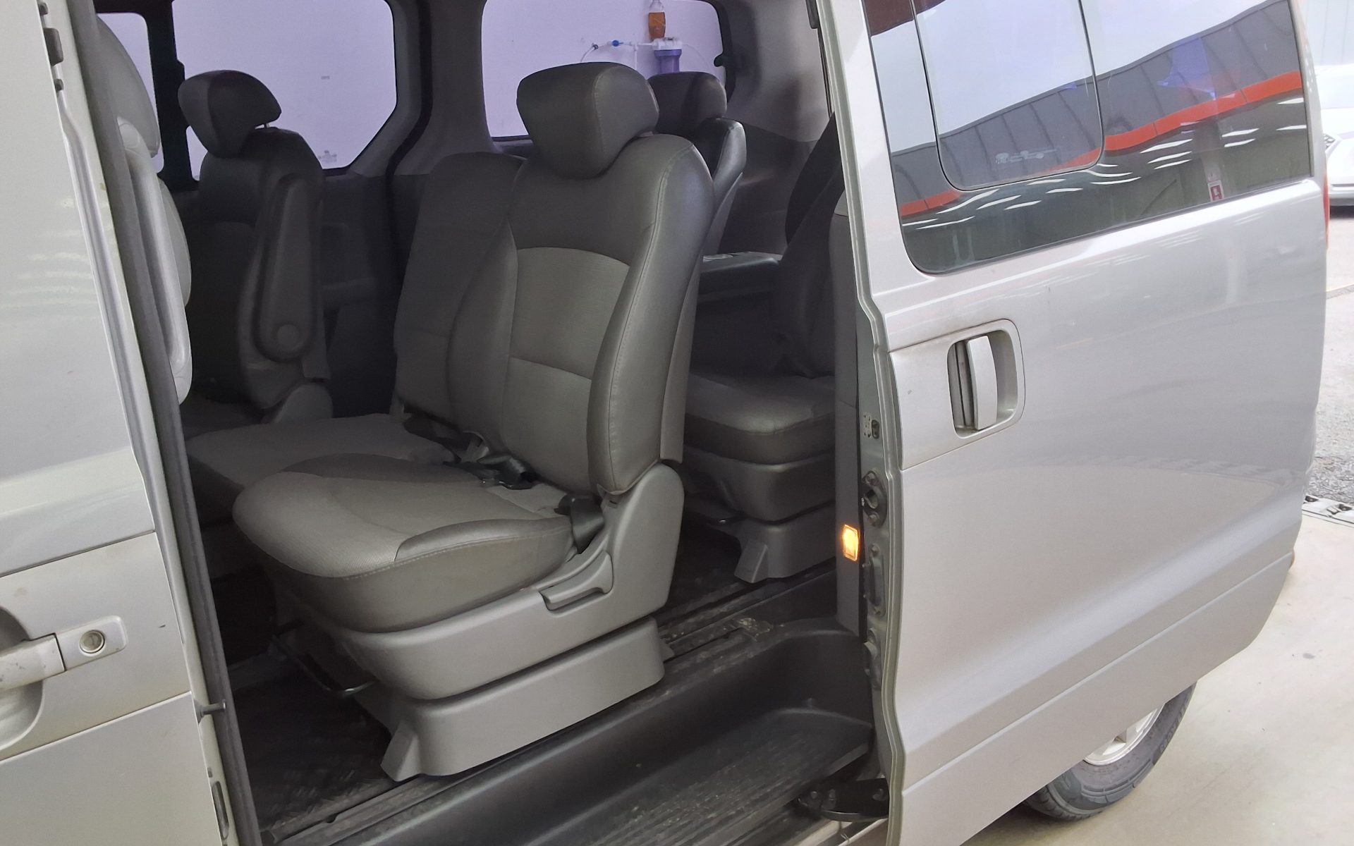 Hyundai Grand Starex 2012 - Image 11