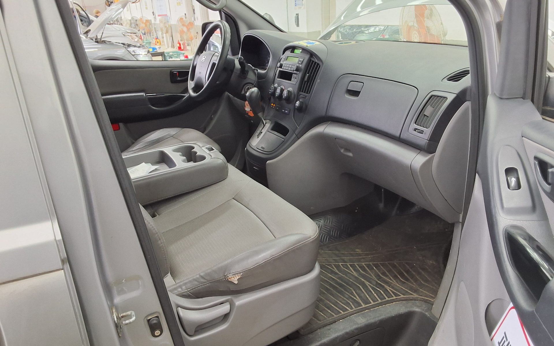 Hyundai Grand Starex 2012 - Image 13