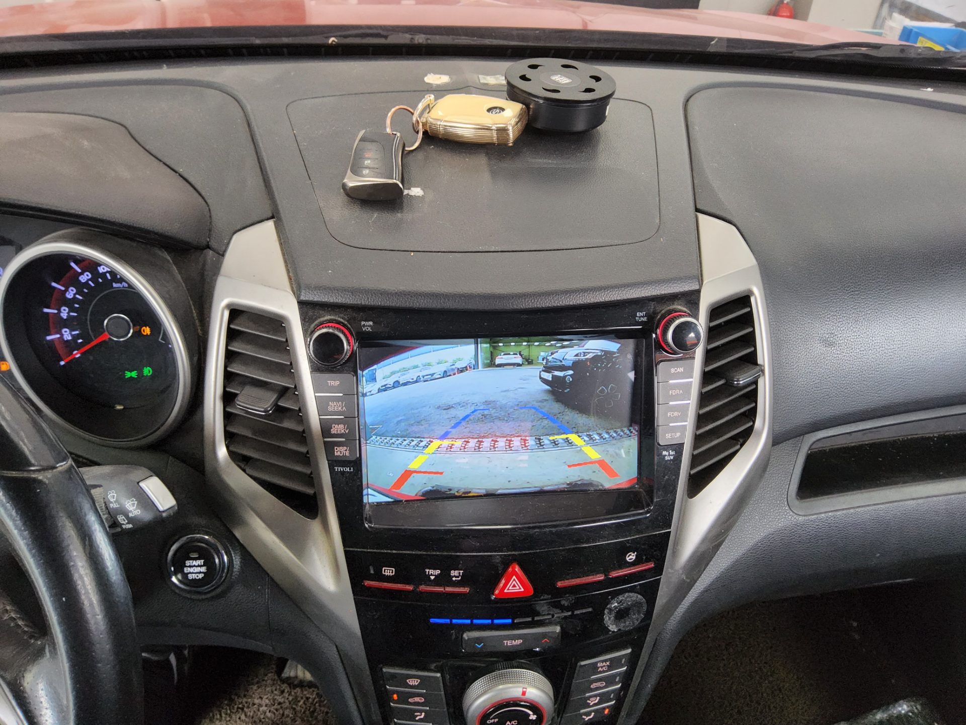 KG Mobility Tivoli 2016 - Image 16