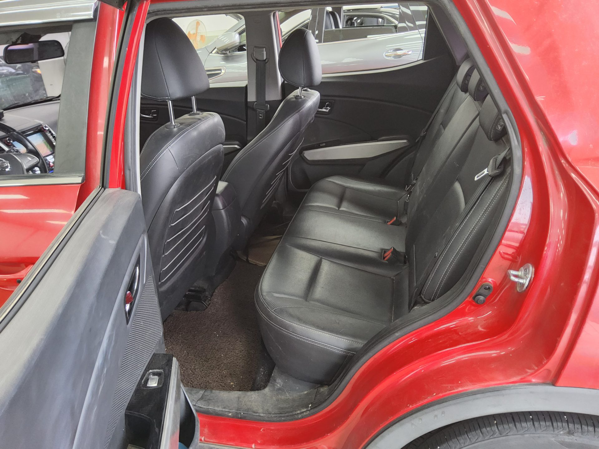 KG Mobility Tivoli 2016 - Image 11